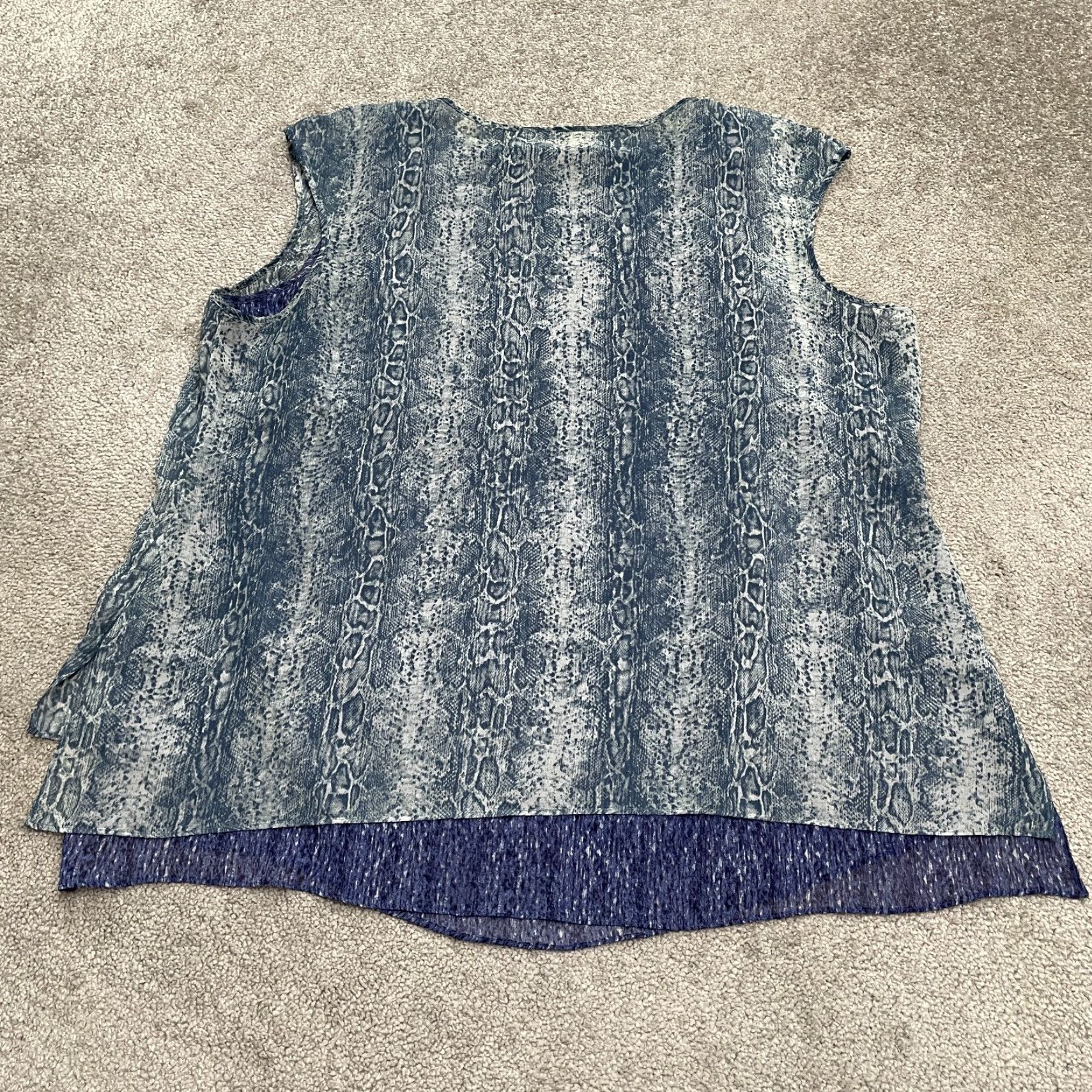 Vintage Tahari Tank Blouse Womens 1X Plus Blue Animal Print Casual Bohemian Sleeveless Strappy Sleeve Polyester Rayon Chiffon Round Neck Size XL / US 12-14 / IT 48-50 - 2 Thumbnail