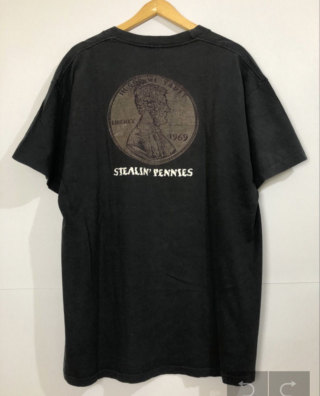 Vintage Vintage Roguish Armament T-Shirt Hip Hop Size US XL / EU 56 / 4 - 3 Thumbnail