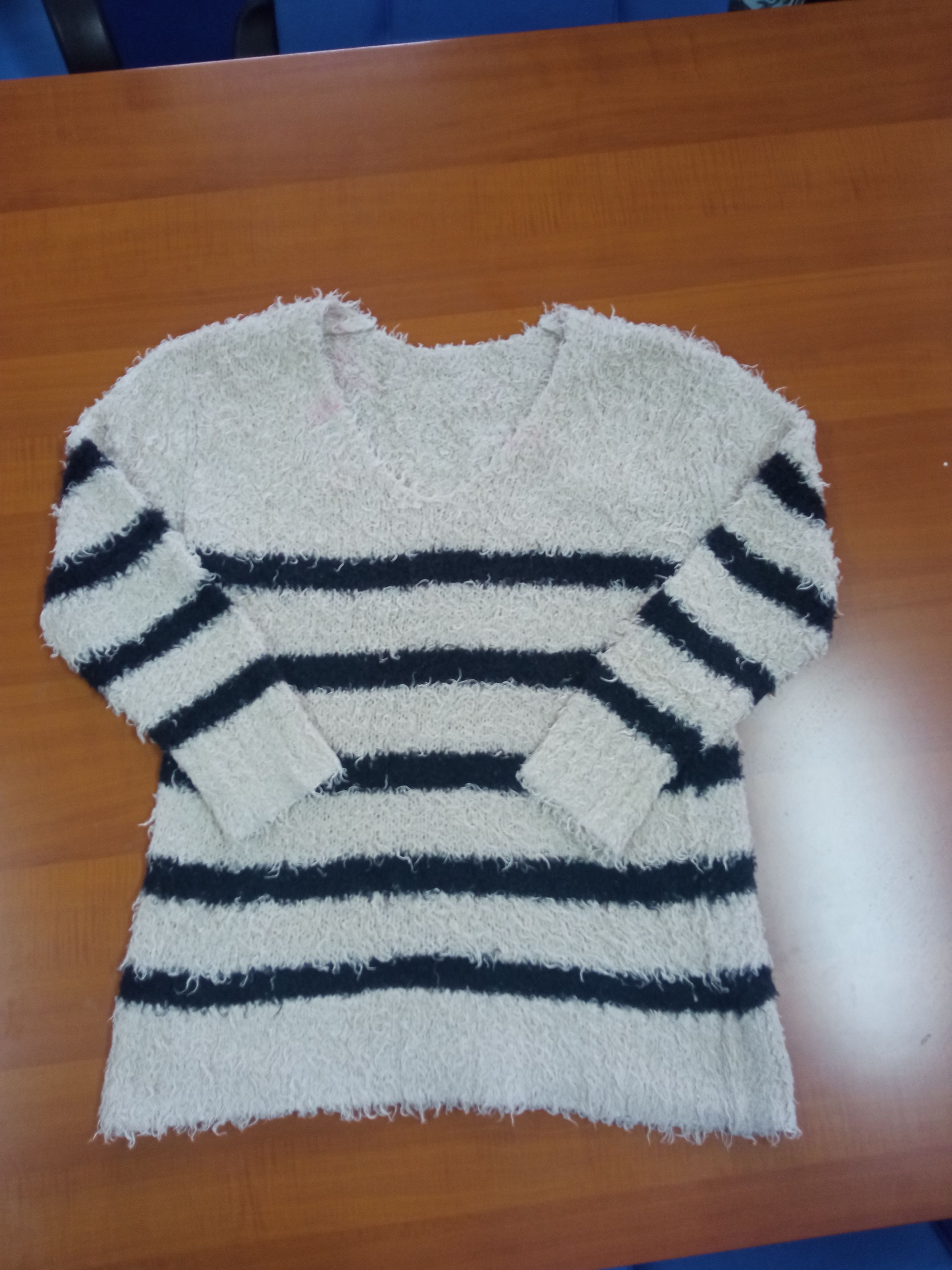 Japanese Brand Unbranded Mohair Stripe V Neck Jumper Size L / US 10 / IT 46 - 11 Thumbnail