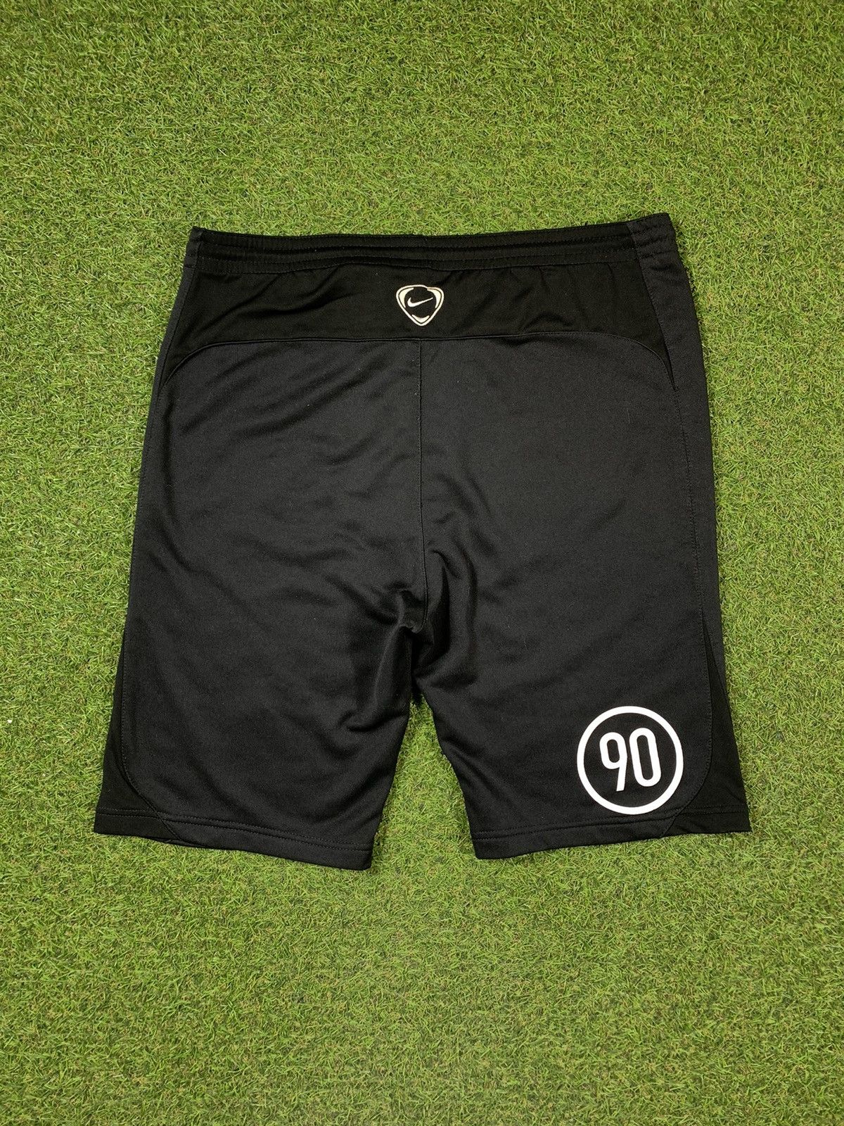 Nike Vintage Nike shorts small swoosh streetwear style size M Size US 32 / EU 48 - 2 Thumbnail
