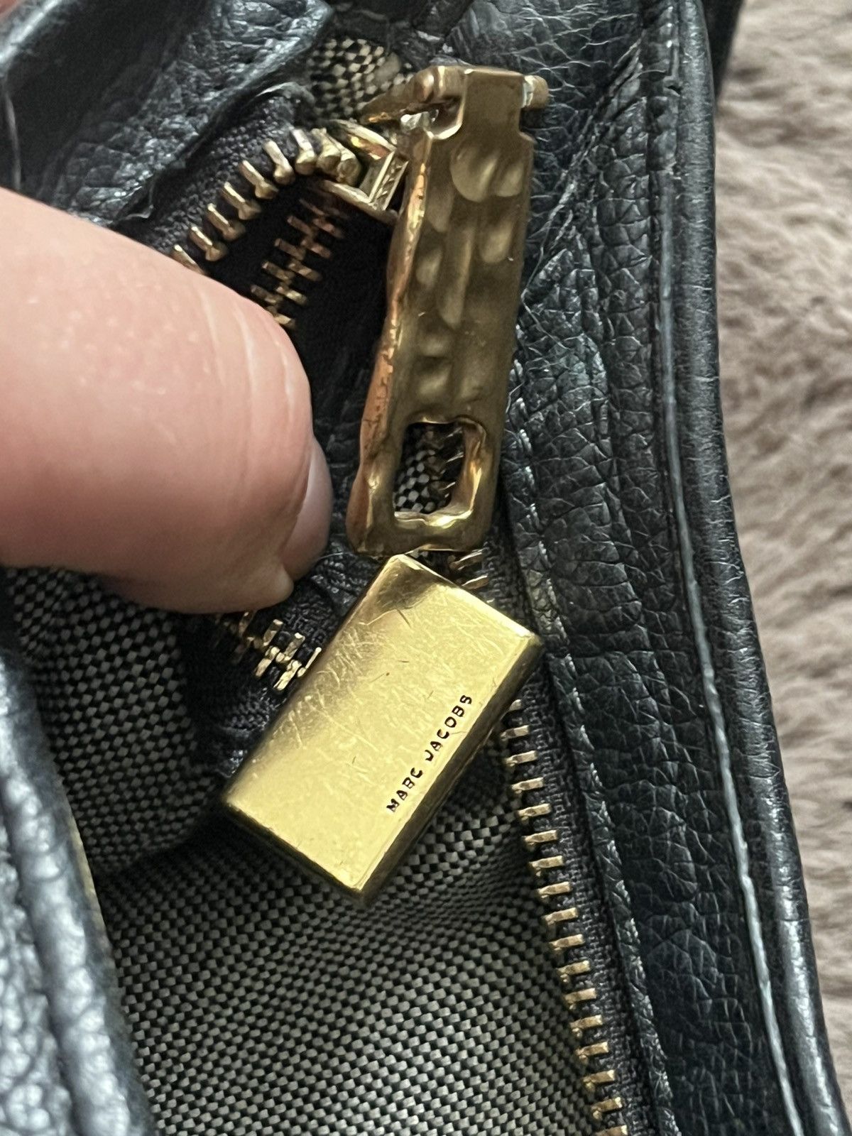 Marc Jacobs Marc Jacobs Leather Hobo Bag Black Gold Hardware 2 Straps Size ONE SIZE - 17 Thumbnail