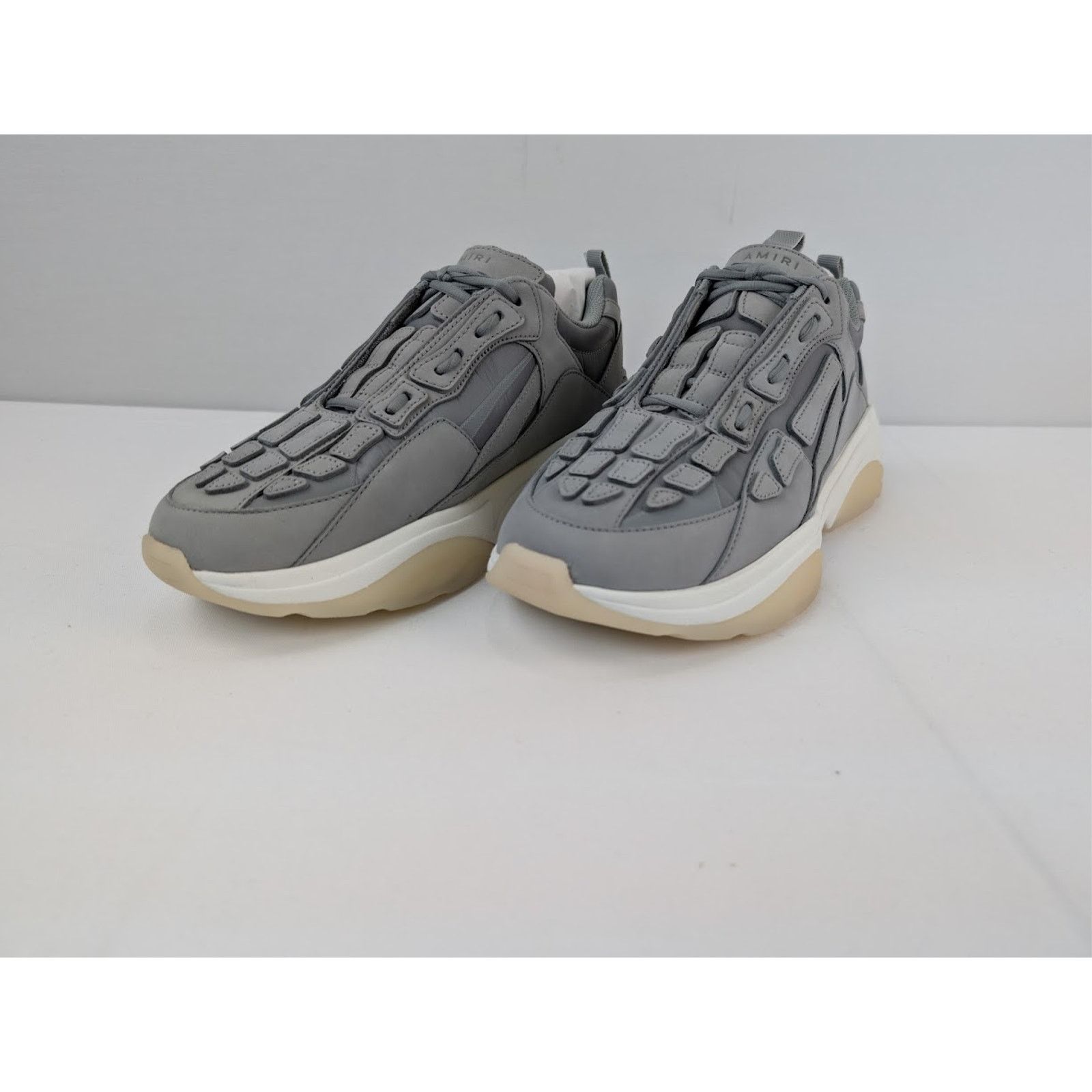 o1rshd1 Q:2 / Bone Runner in Gray