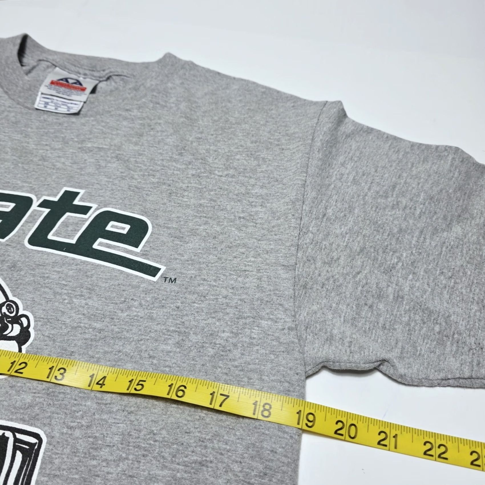 AAA VINTAGE Michigan State Spartans Helmet Gray Medium T-Shirt Y2k Mens M Cotton Blend Short Sleeve Round Neck Size US M / EU 48-50 / 2 - 6 Thumbnail