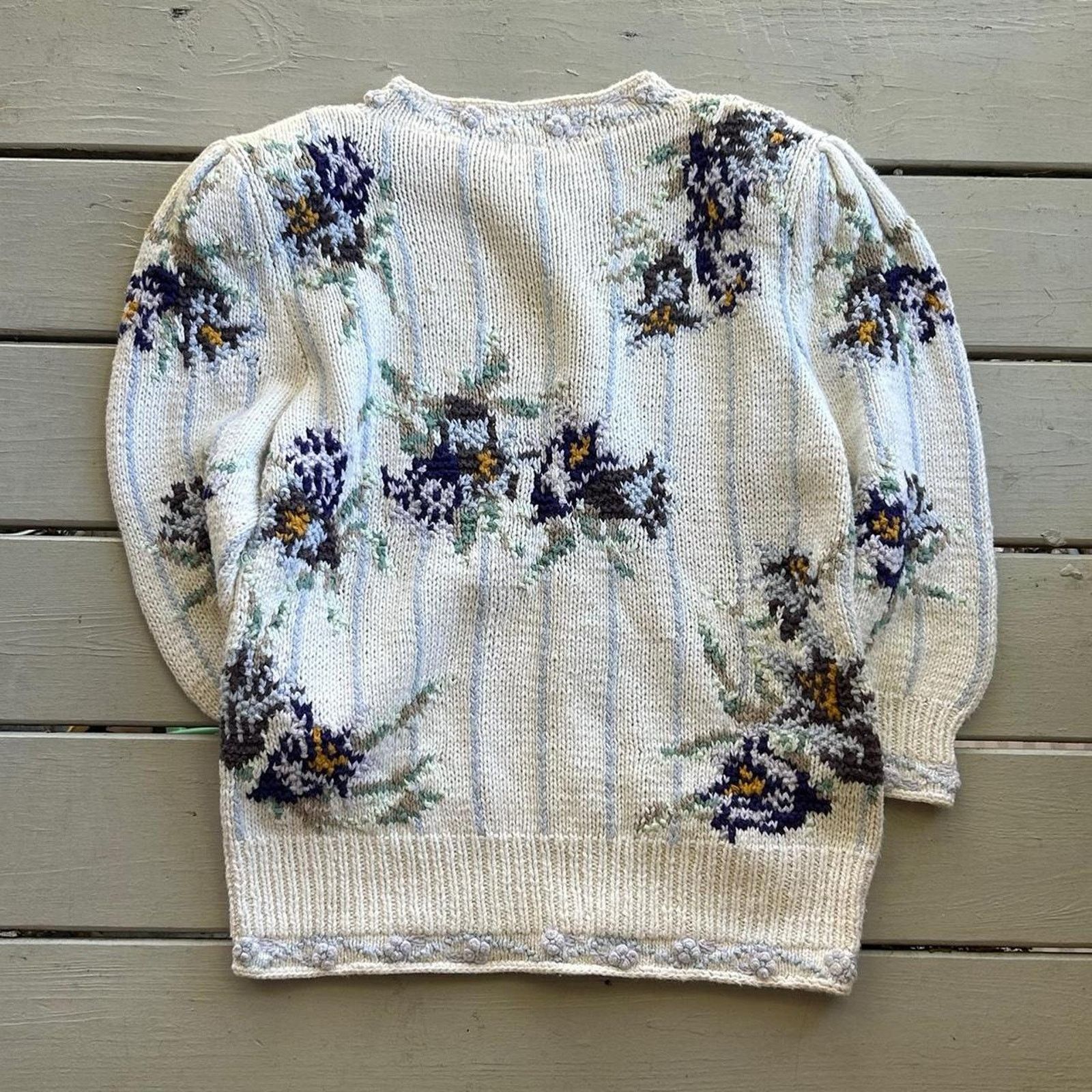 Vintage Vintage 90s White Flower Patterned Crewneck Sweater. Sz M Size M / US 6-8 / IT 42-44 - 3 Thumbnail