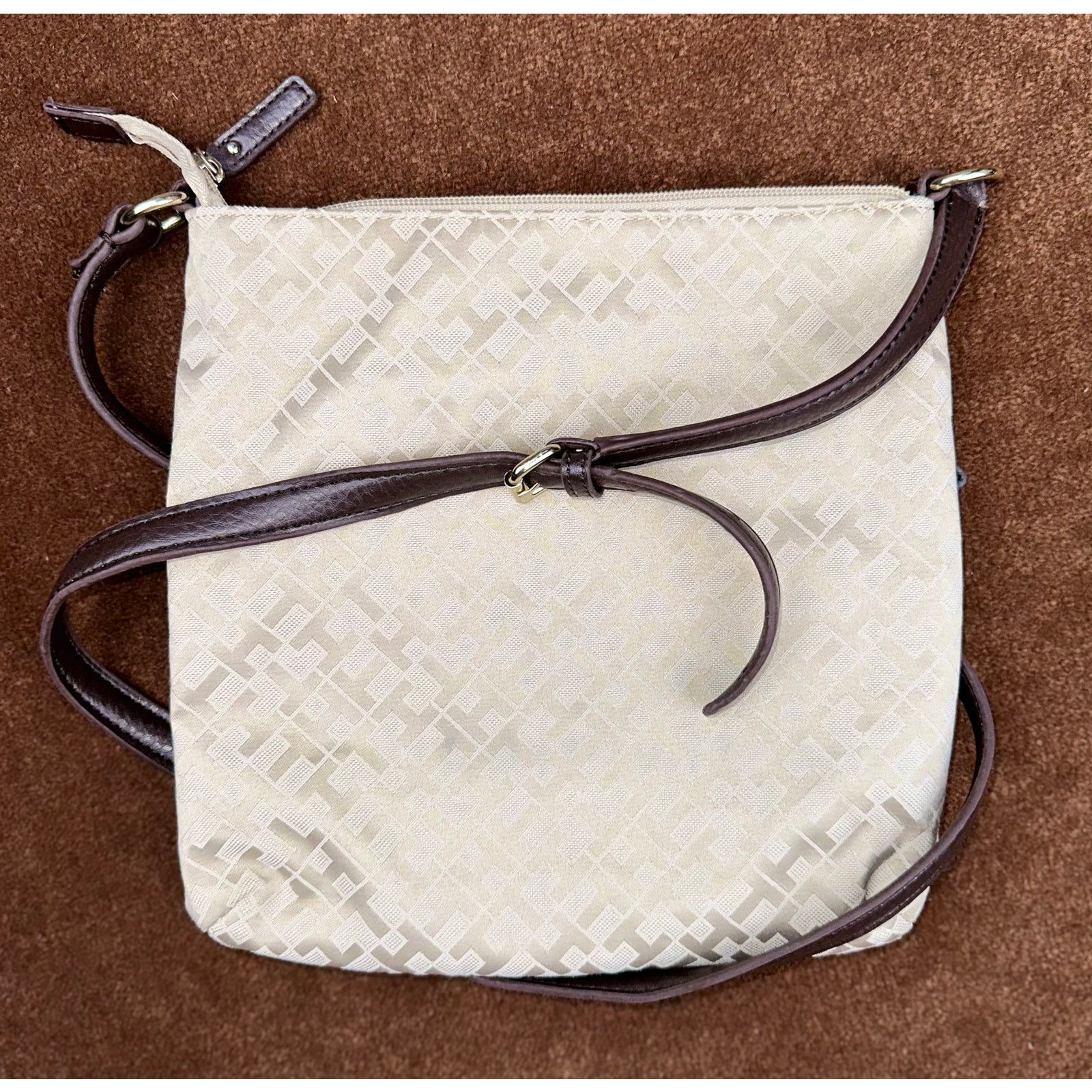 Tommy Hilfiger Tommy Hilfiger Tan Faux Leather TH Signature Med Purse Size ONE SIZE - 2 Thumbnail