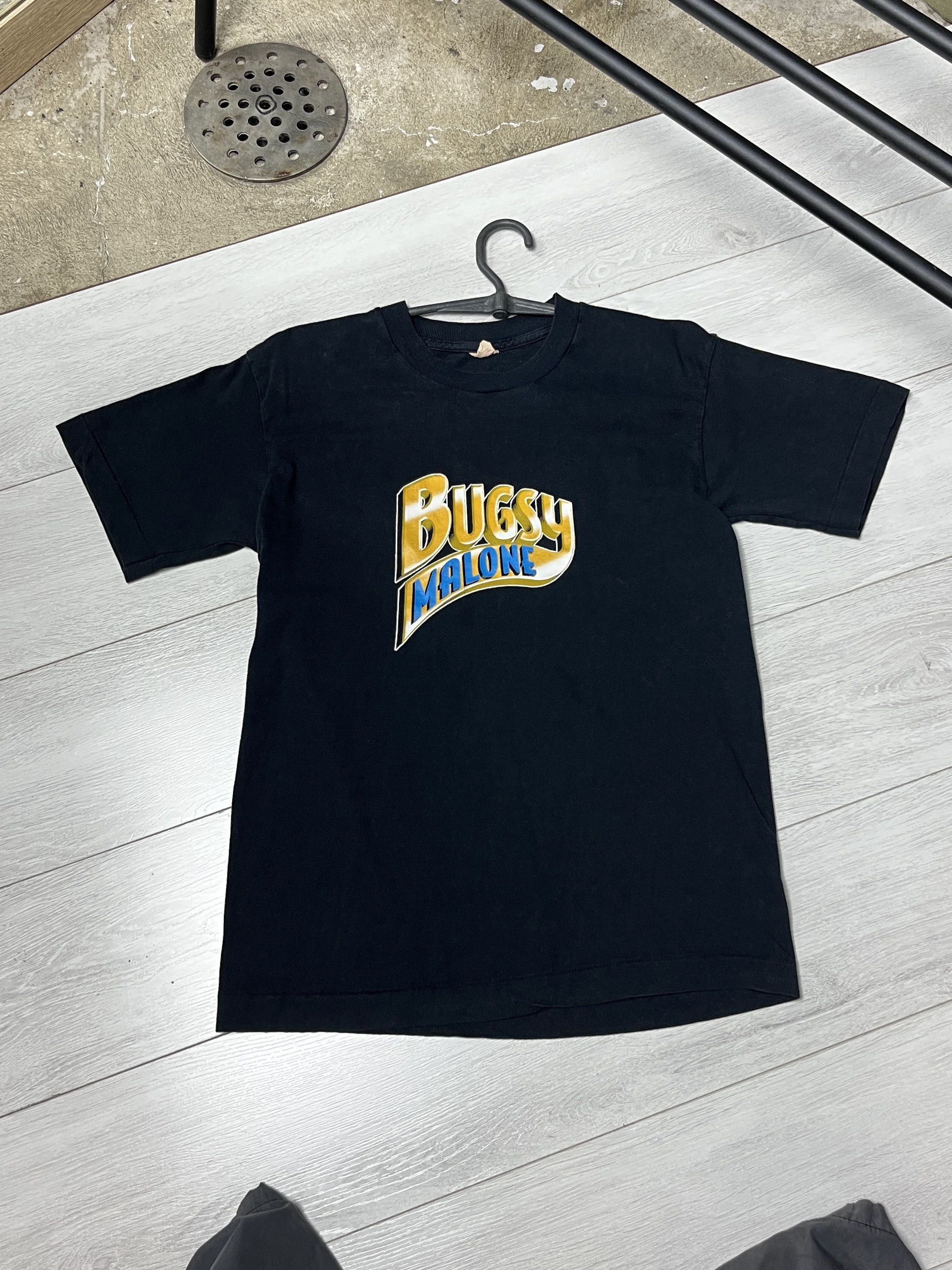 Vintage 1990s BUGSY MALONE MUSICAL COMEDY GRAPHIC TEE - № 978 Size US S / EU 44-46 / 1 - 1 Thumbnail