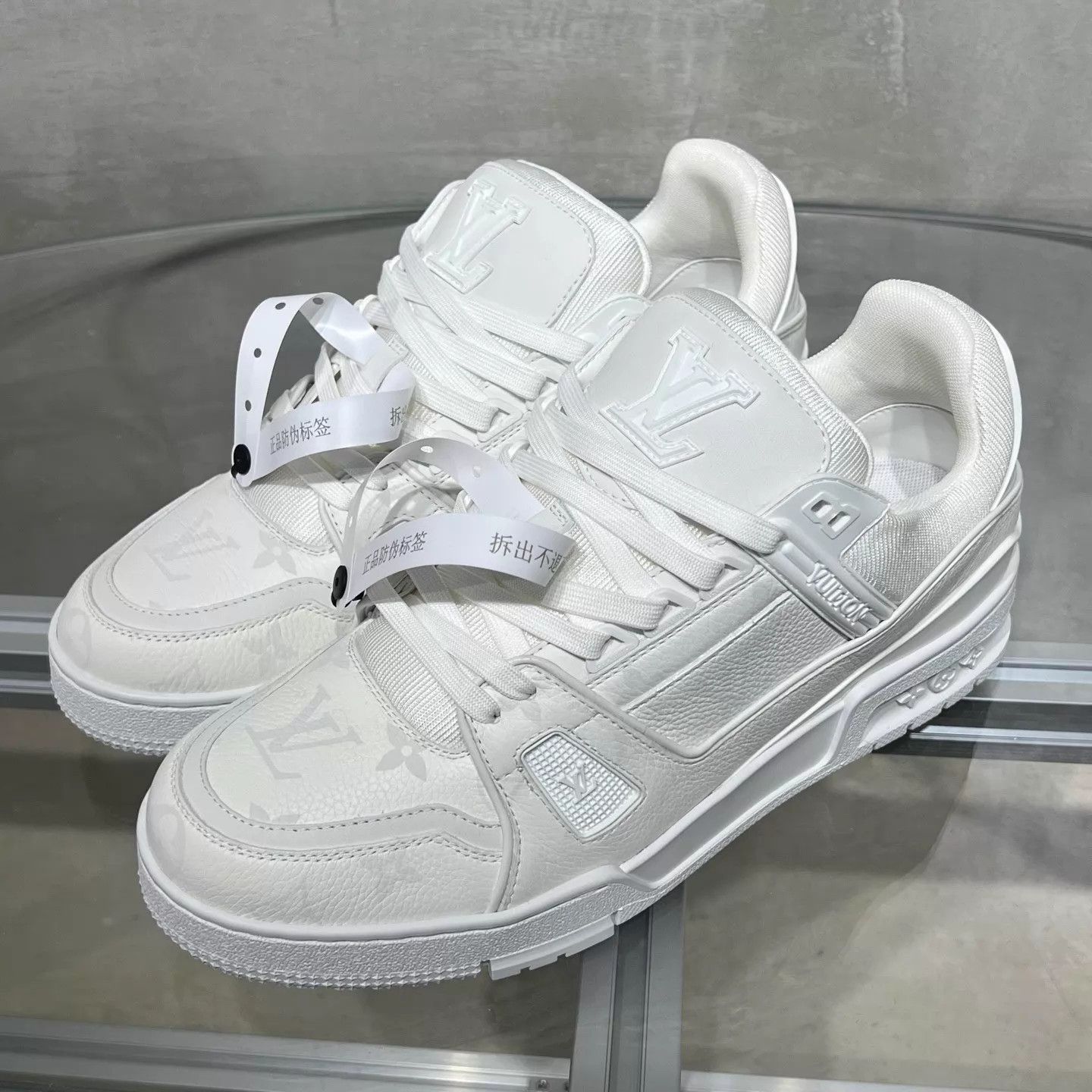 Louis Vuitton LV Trainer White Monogram UK7/41 Size US 8 / EU 41 - 2 Thumbnail
