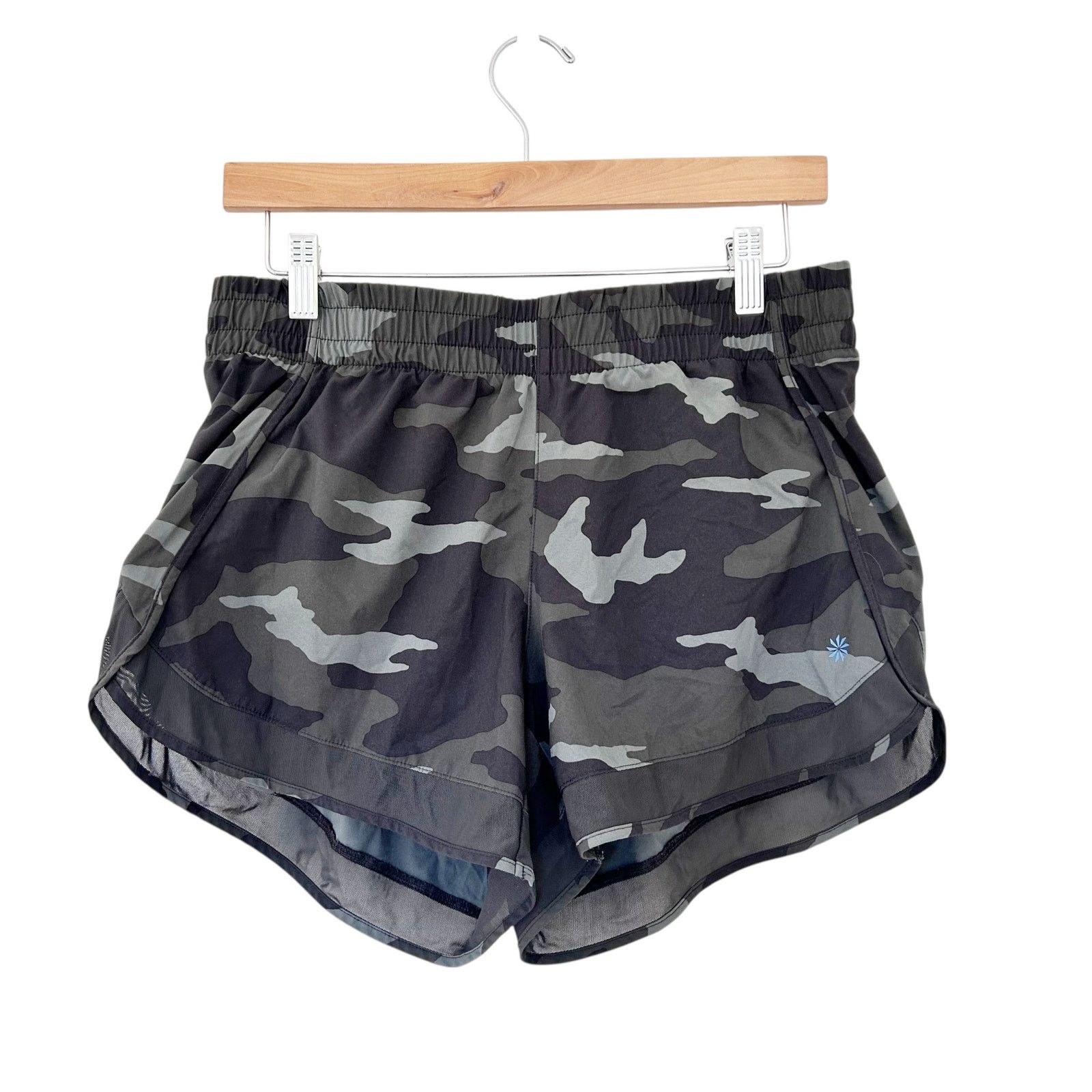 Athleta Athleta Camo Printed Mesh Run Racer Shorts Sz M Size 30" / US 8 / IT 44 - 1 Thumbnail