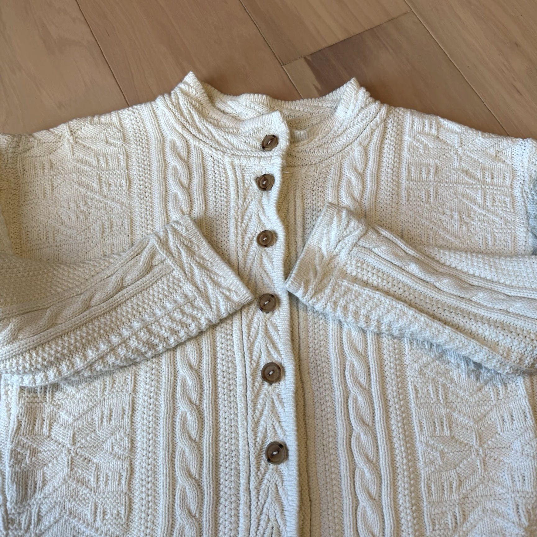 Vintage Vintage LL Bean Cardigan Women's Small White Cable Knit Snowflake Sweater Winter Size S / US 4 / IT 40 - 4 Thumbnail