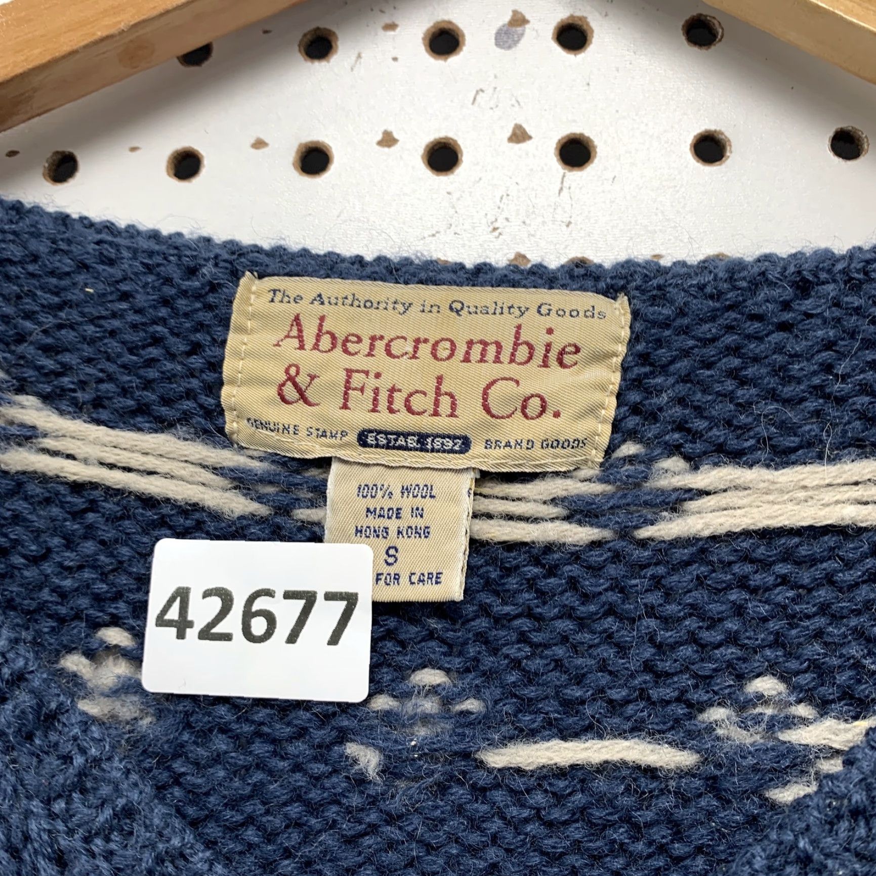 Abercrombie & Fitch VINTAGE 90s Abercrombie & Fitch Wool Sweater Blue Small Graphic Print V-Neck Long Sleeve Casual Womens Size S / US 4 / IT 40 - 3 Thumbnail