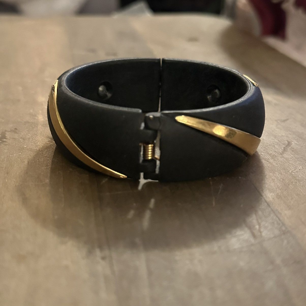 Vintage Vintage black & metallic gold lucite hinged bangle bracelet Size ONE SIZE - 7 Thumbnail