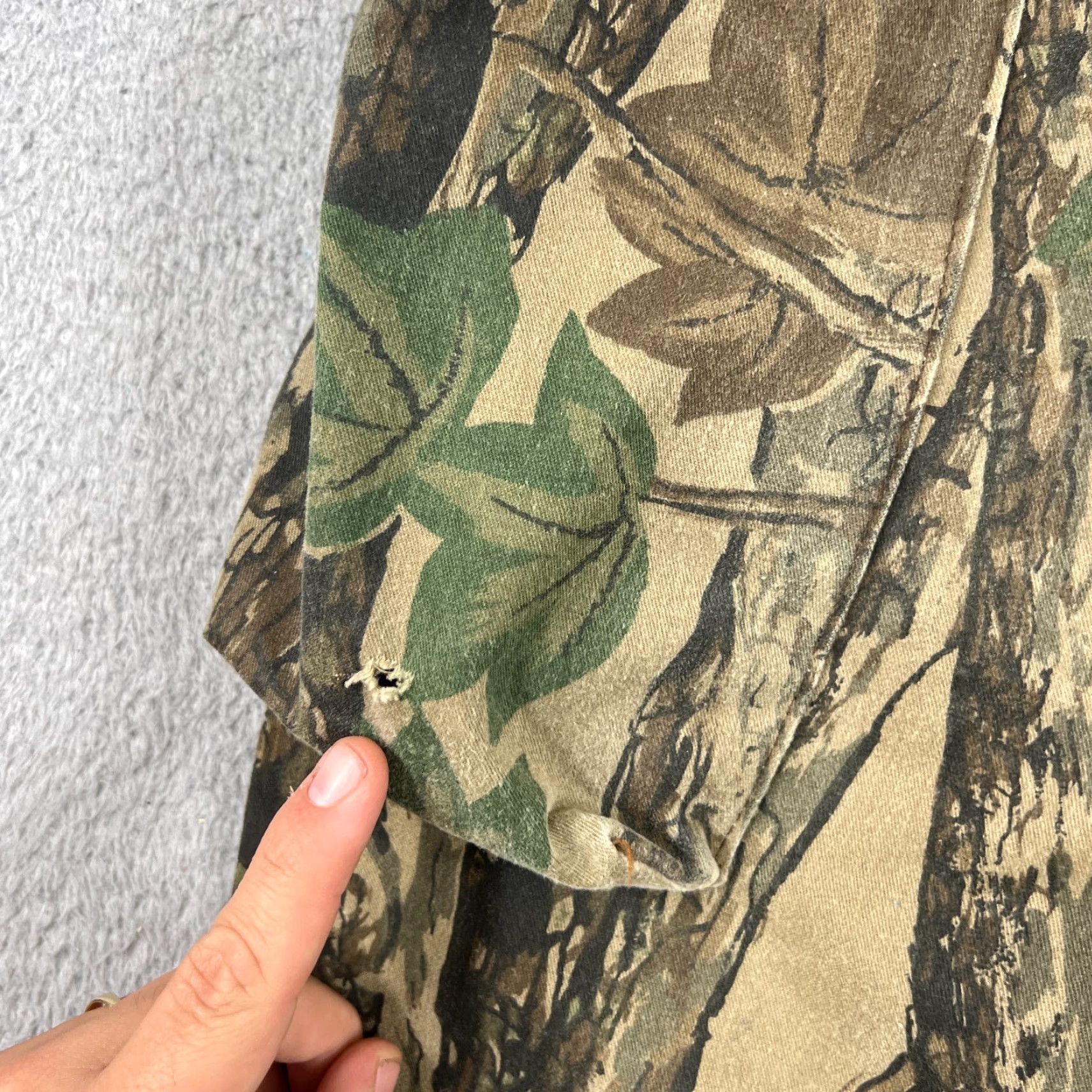 Vintage VINTAGE Key Camo Pants Mens S 30x32 Realtree Cargo Talon 70s 80s Cargo, Twill, Cotton Blend, Polyester, Cotton | Bag? No extra info allowed. Size US 29 - 6 Thumbnail