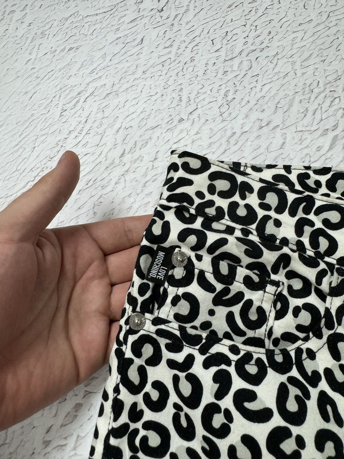 Love Moschino Love Moschino Leopard allover pattern jeans pants trousers Size 27" / US 4 / IT 40 - 13 Thumbnail