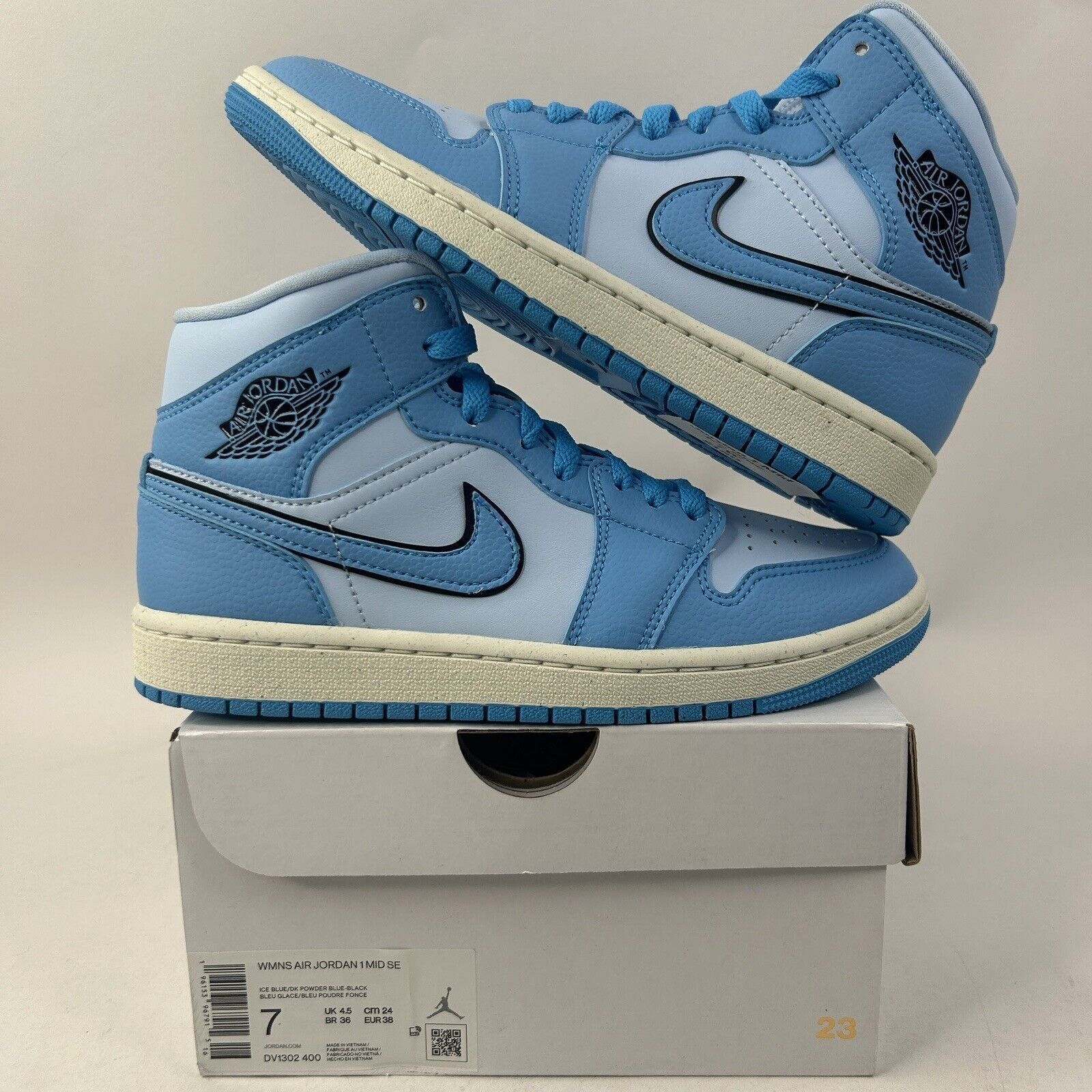 Nike Nike Air Jordan 1 Mid SE WMNS “UNC/Ice Blue” 2024 Size US 7 / IT 37 - 1 Thumbnail
