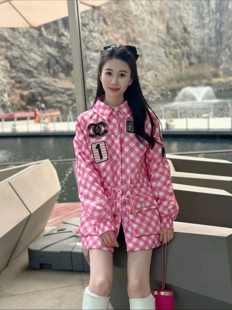 Chanel Chanel 23C pink and white plaid logo waist jacket Size S / US 4 / IT 40 - 3 Thumbnail