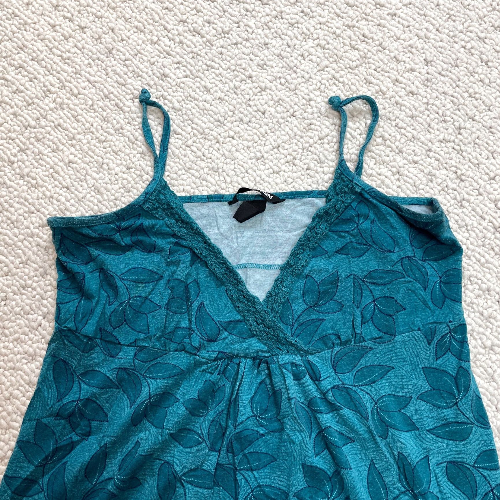 H&M H&M Tank Juniors Large Blue Floral Cotton V Neck Sleeveless Soft Womens Size L / US 10 / IT 46 - 2 Thumbnail