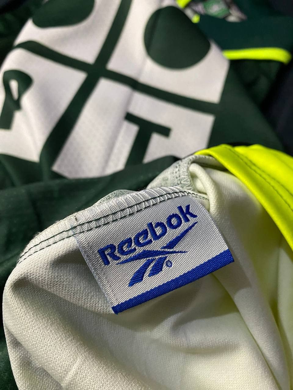 Reebok sporting Lisbon away 2001 Cristiano Ronaldo Size US L / EU 52-54 / 3 - 7 Thumbnail