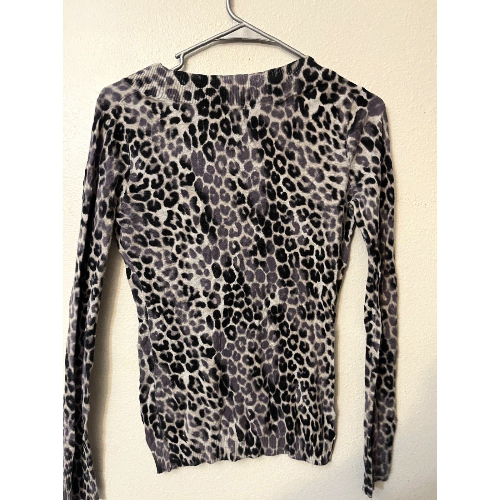 Express Express Womens Pullover Sweater Long Sleeve V Neck Size Small Gray Animal Print Size S / US 4 / IT 40 - 2 Thumbnail