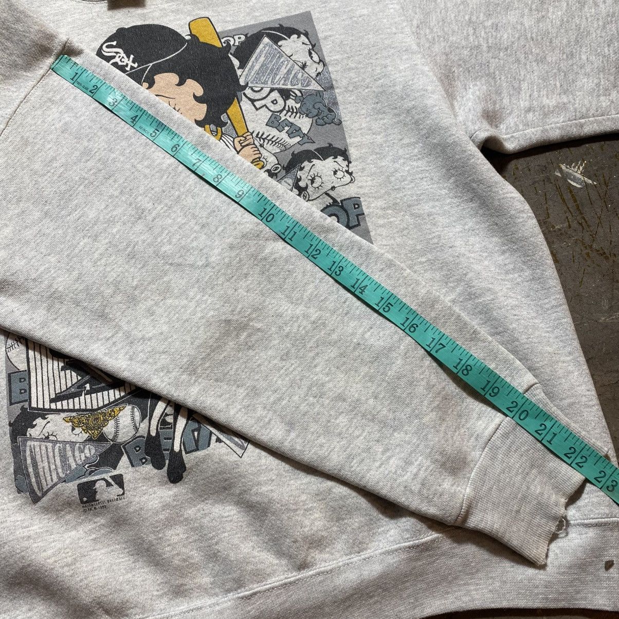 Cartoon Network Vintage Betty Boop X MLB White Sox Sweatshirt Size US L / EU 52-54 / 3 - 18 Thumbnail