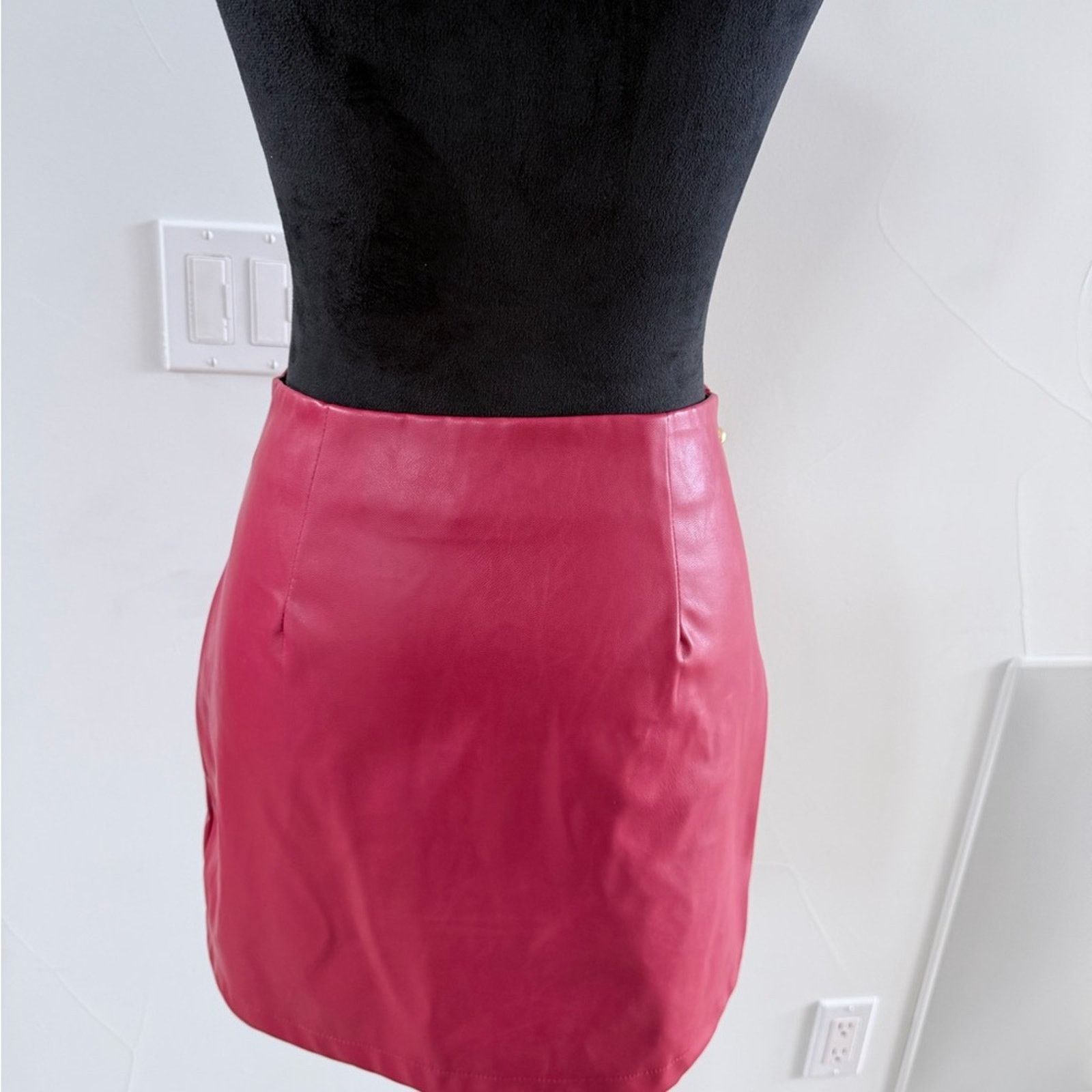 Other New Y2K Elegant Red Women's Faux Leather Skirt size S Size 27" / US 4 / IT 40 - 11 Thumbnail