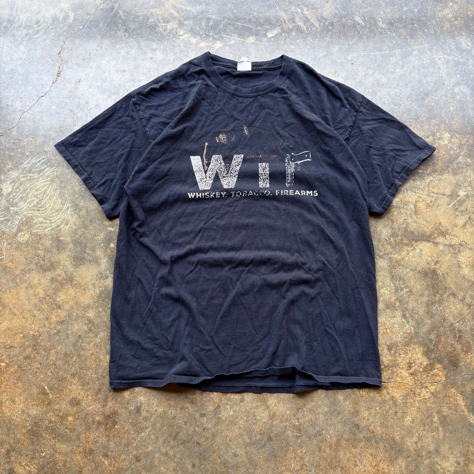 Vintage Vintage Faded Whiskey Tobacco Firearms T-shirt Size US XL / EU 56 / 4 - 1 Thumbnail