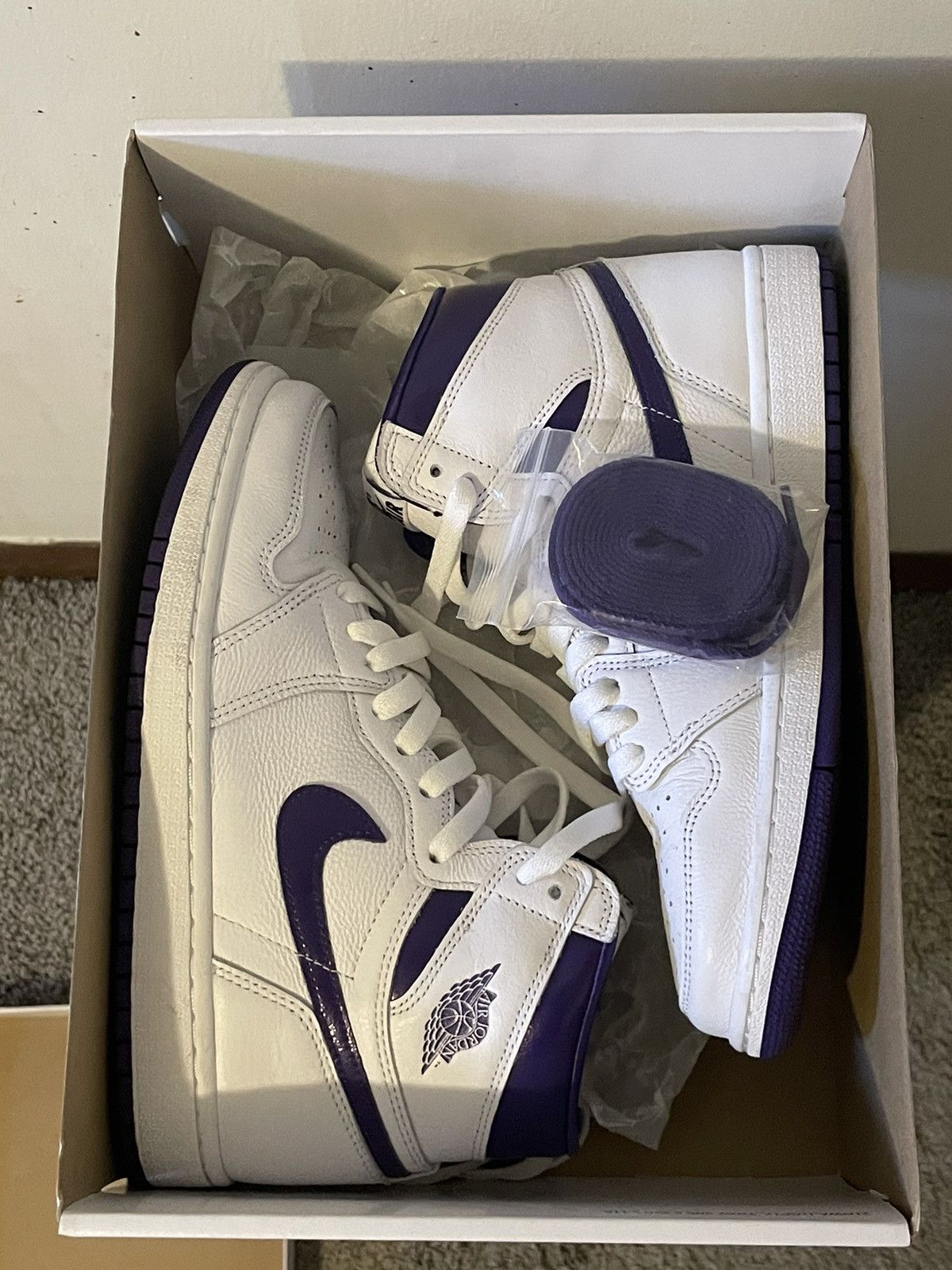 Jordan Brand 2021 Wmns Air Jordan 1 High OG 'Court Purple' Size US 7.5 / IT 37.5 - 5 Thumbnail