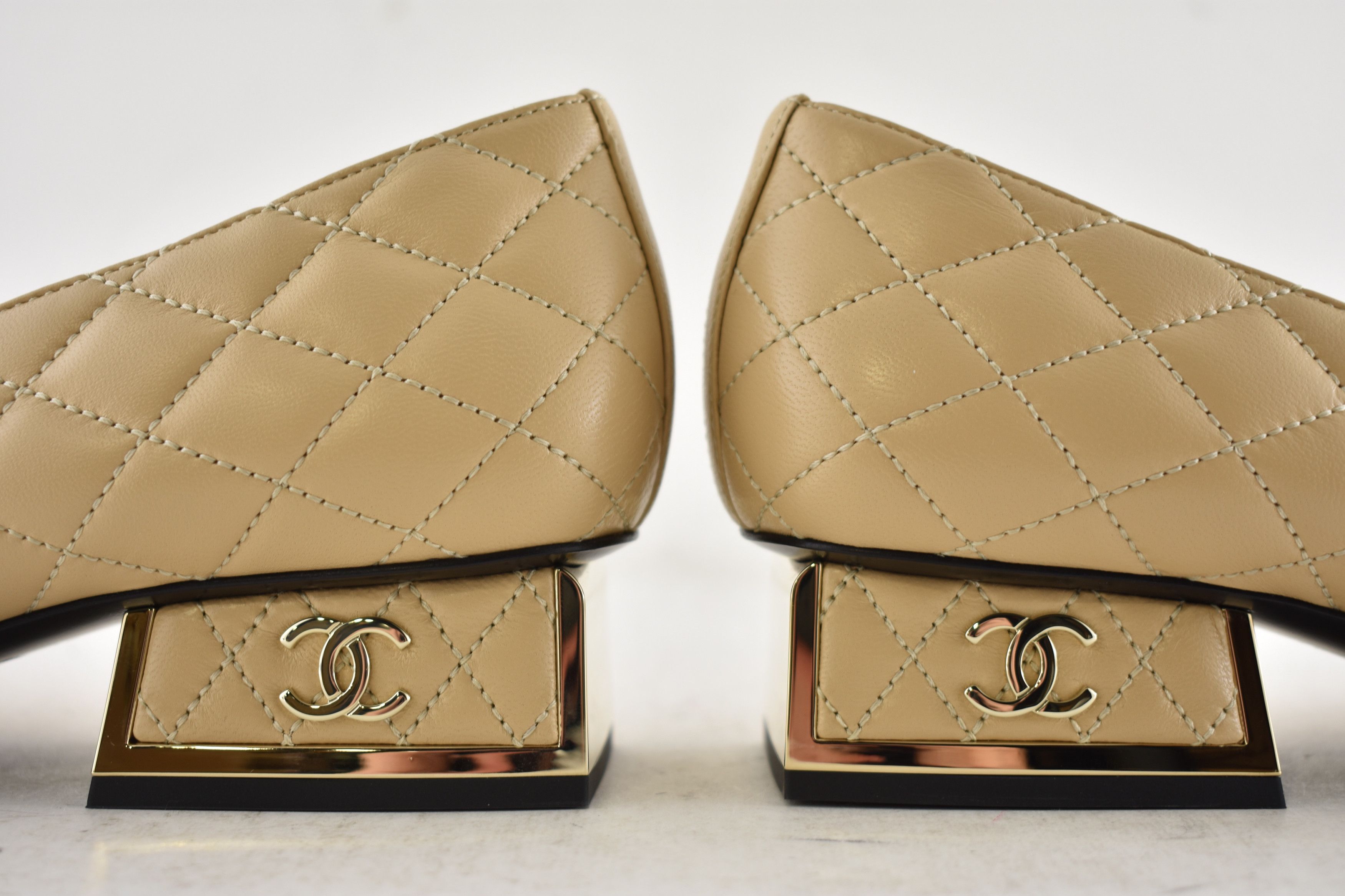 Chanel Chanel 24B Beige Lambskin Quilted Gold Block Heel Pumps 38.5 Size US 8.5 / IT 38.5 - 15 Thumbnail
