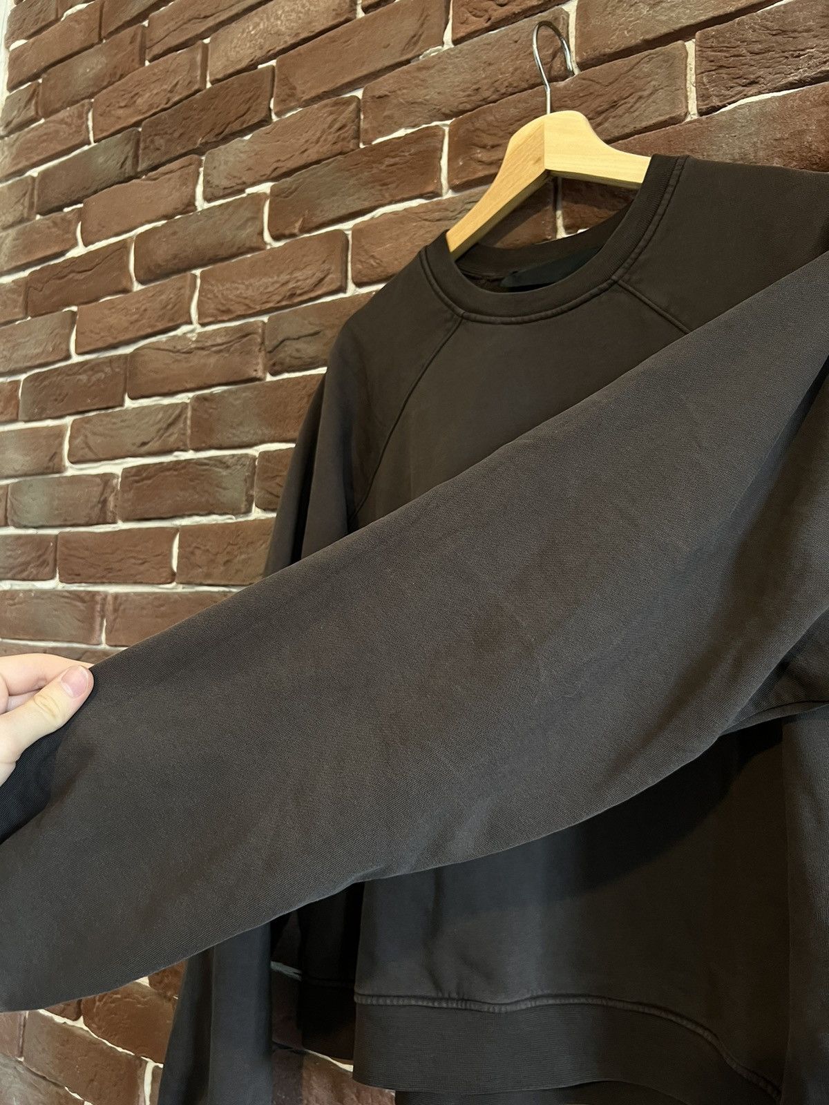 Haider Ackermann Haider Ackermann Embroided Logo Cropped Boxy Crewneck L Brow Size US L / EU 52-54 / 3 - 7 Thumbnail