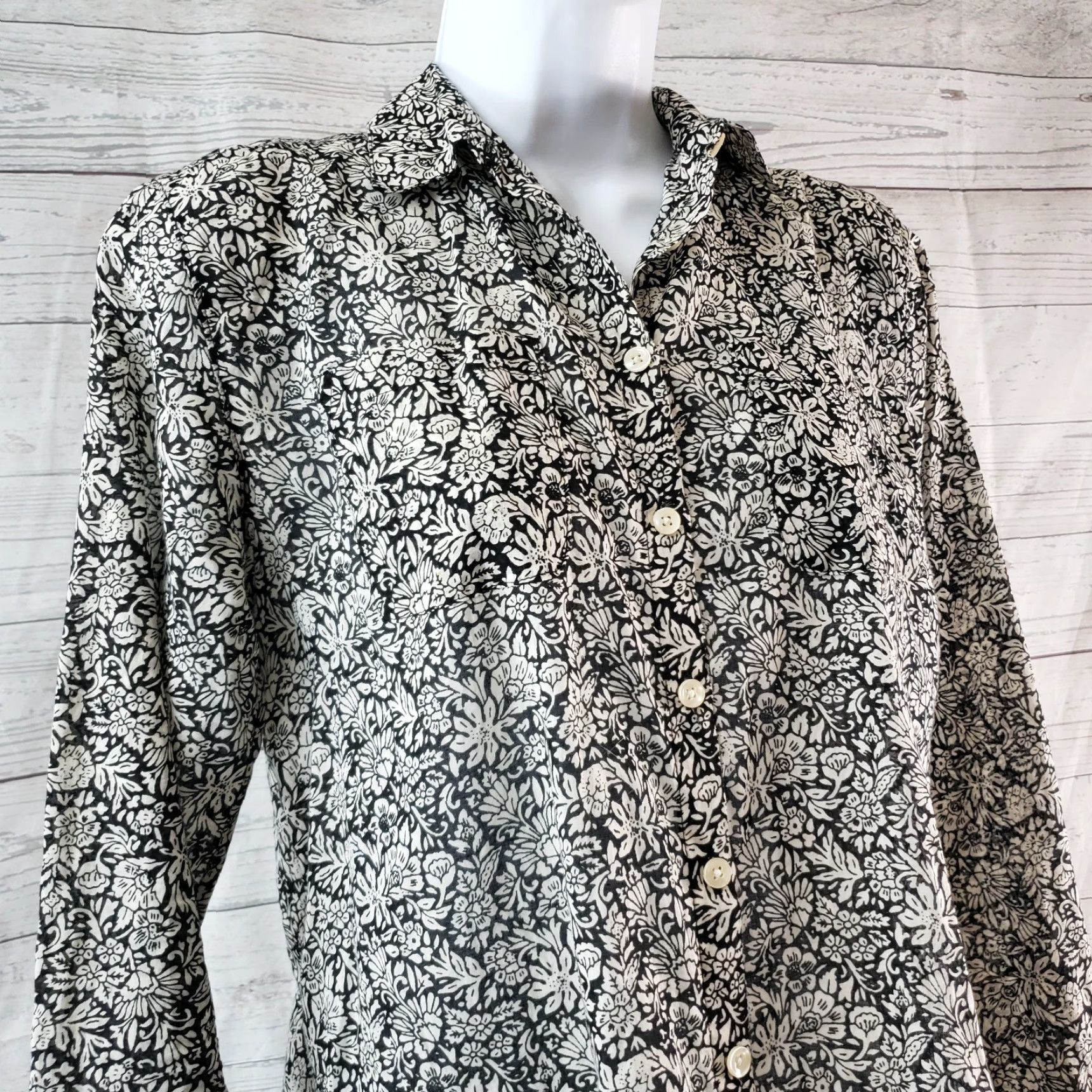Ann Taylor **Ann Taylor LOFT Womens Button Front Shirt Size XS Black Floral Sheer** User: Ann Taylor LOFT Womens Button Front Shirt Size XS Black Floral Sheer Size XS / US 0-2 / IT 36-38 - 2 Thumbnail