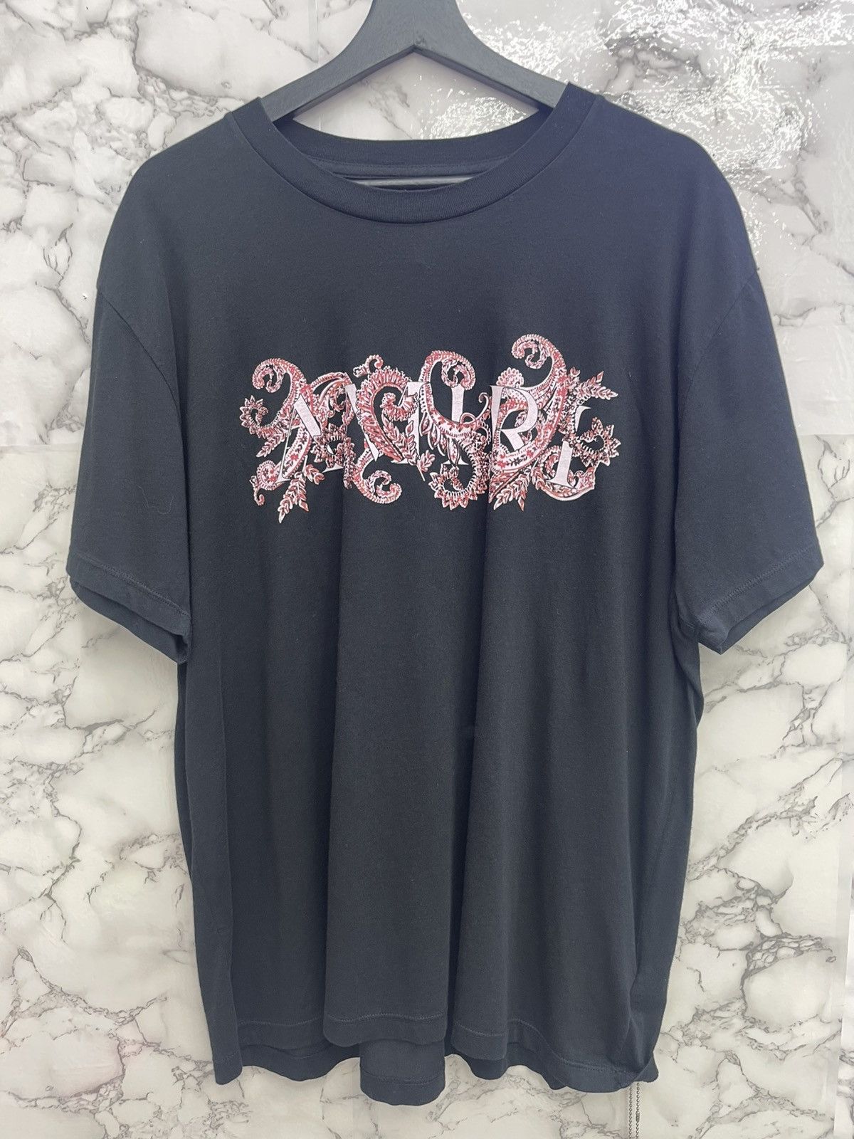 Amiri Amiri core logo paisley tee (black/red/pink) Size US L / EU 52-54 / 3 - 1 Thumbnail
