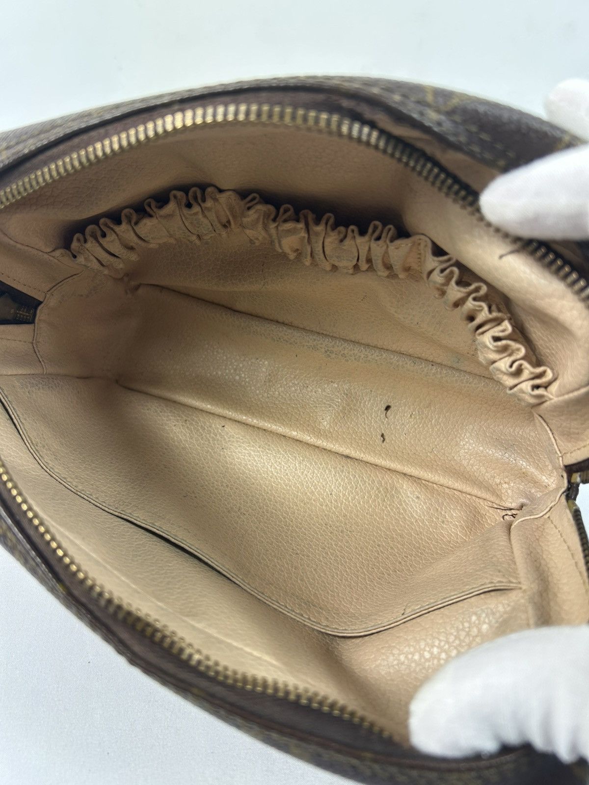 Louis Vuitton Louis Vuitton Monogram Toiletry Bag Size ONE SIZE - 5 Thumbnail