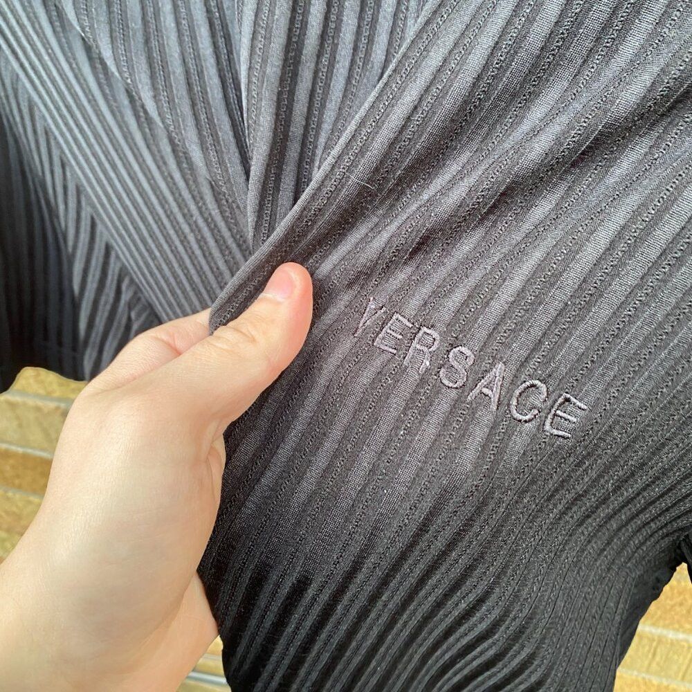 Versace Vintage 1998 Versace Ripple Knit Logo T Shirt Black Size 54 Size US L / EU 52-54 / 3 - 2 Thumbnail