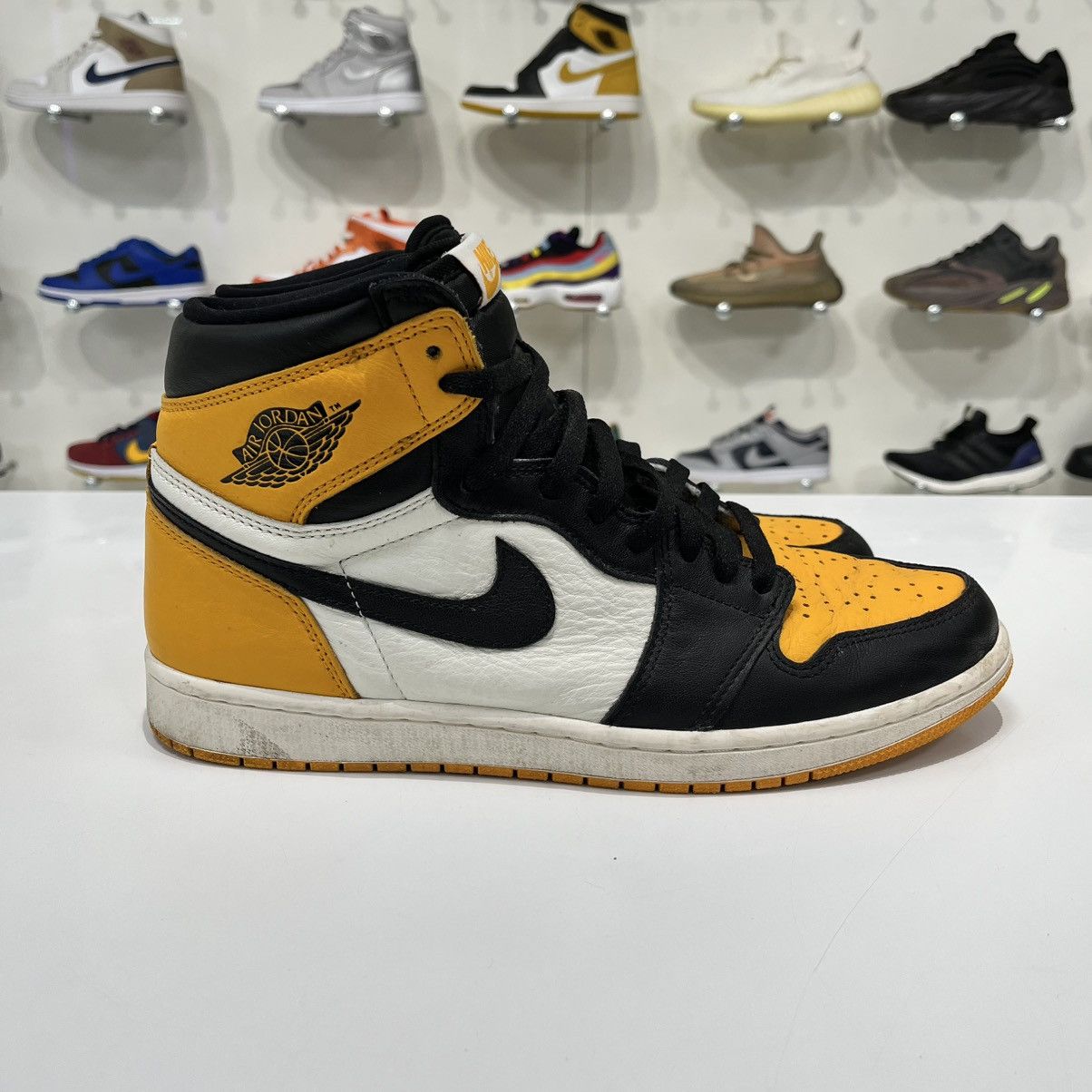 Nike Air Jordan 1 Retro High OG Taxi Size US 11 / EU 44 - 7 Thumbnail