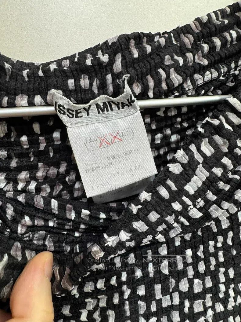 Issey Miyake Issey Miyake Pleated Black Midi Skirt Size 25" / US 0 / IT 36 - 5 Thumbnail