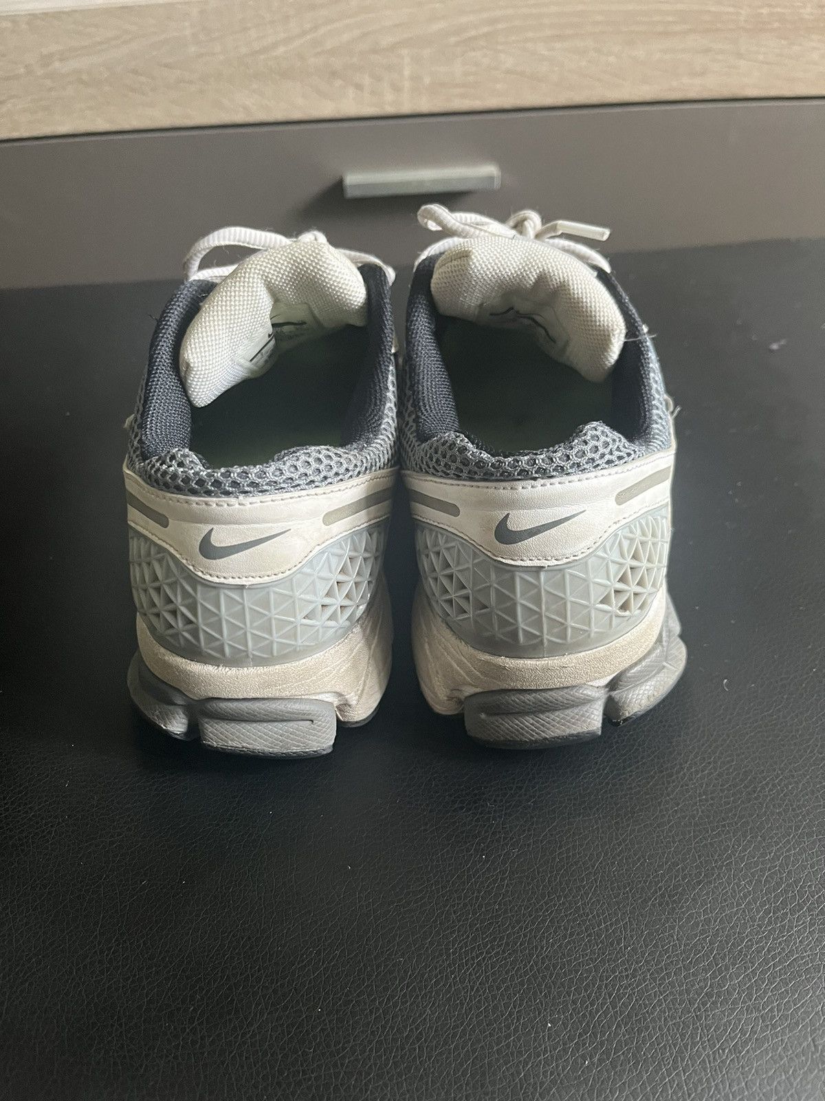 Nike NIKE Vomero 5 Size US 7 / EU 40 - 3 Thumbnail