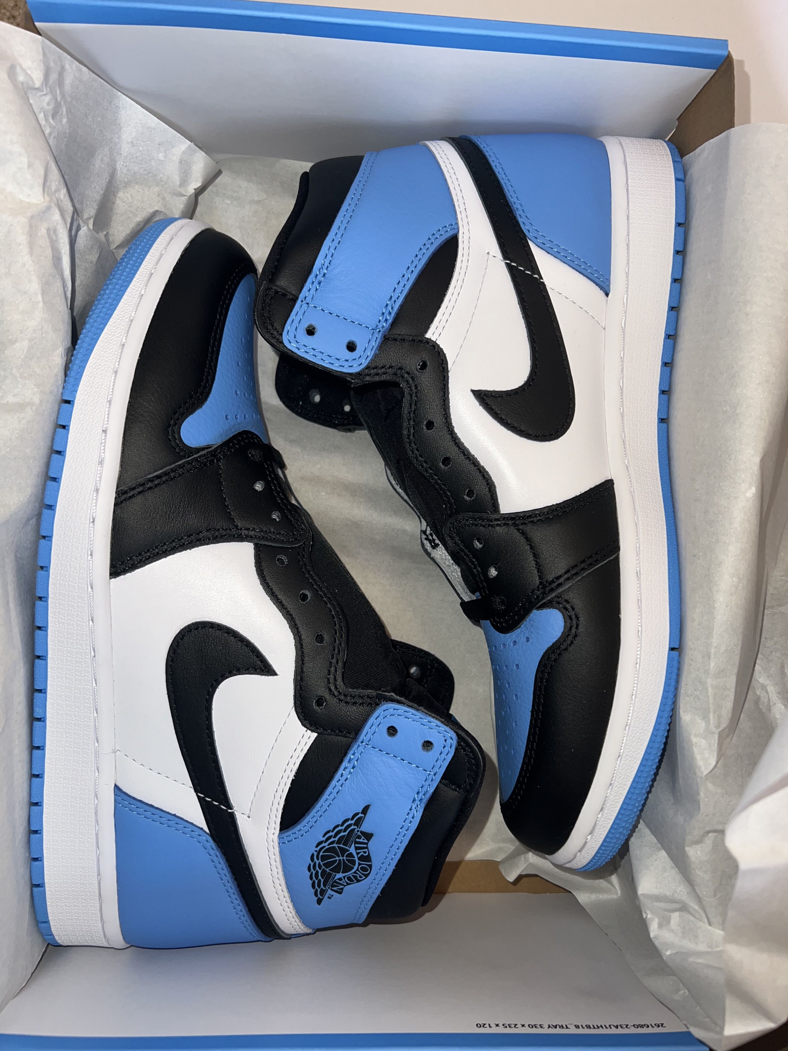 Jordan Brand × Nike Jordan 1 Retro OG High UNC Toe University Blue Size US 9.5 / EU 42-43 - 2 Thumbnail