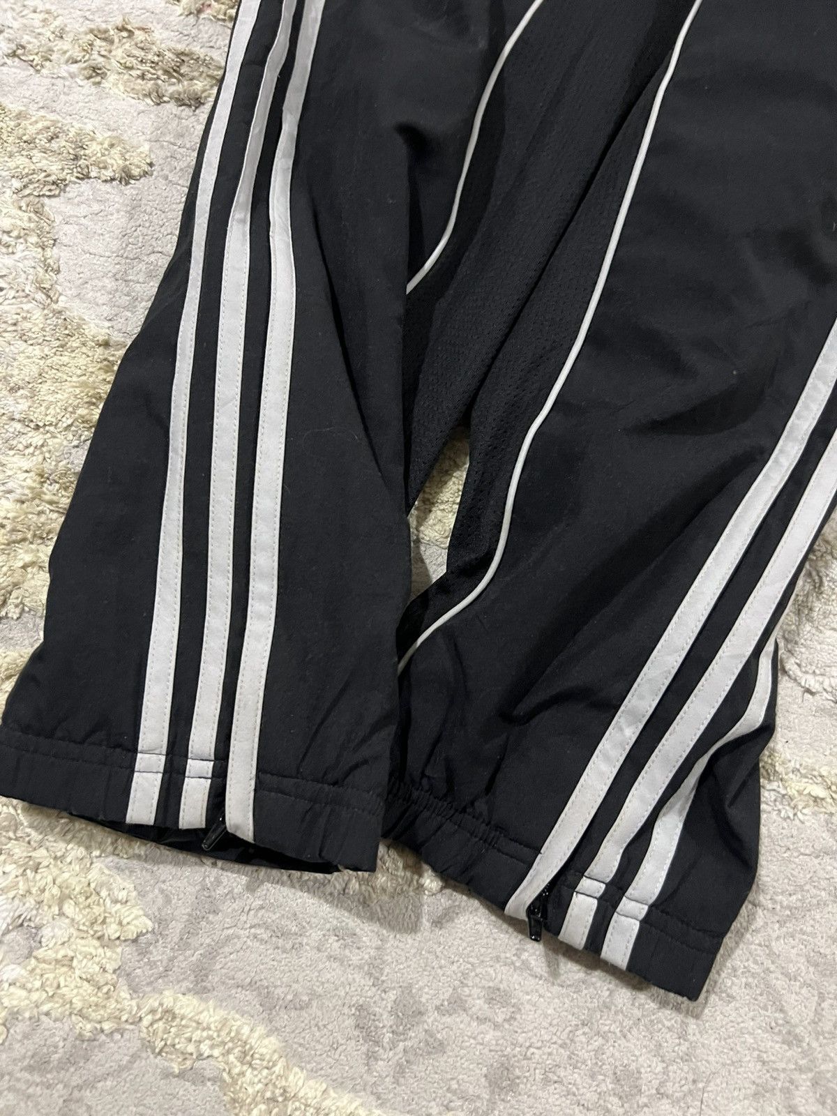 Adidas Adidas Liverpool FC Three Striped Training Track Pants Size US 34 / EU 50 - 4 Thumbnail