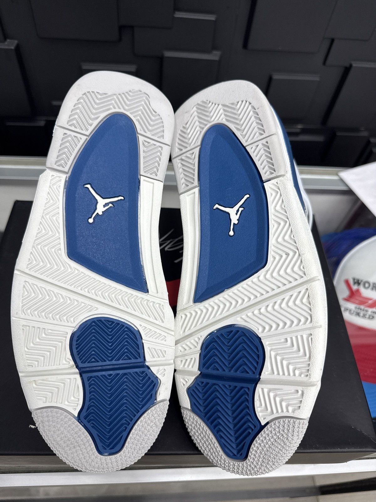 Jordan Brand Jordan 4 Retro Military Blue (GS) Size US 7 / EU 40 - 4 Thumbnail