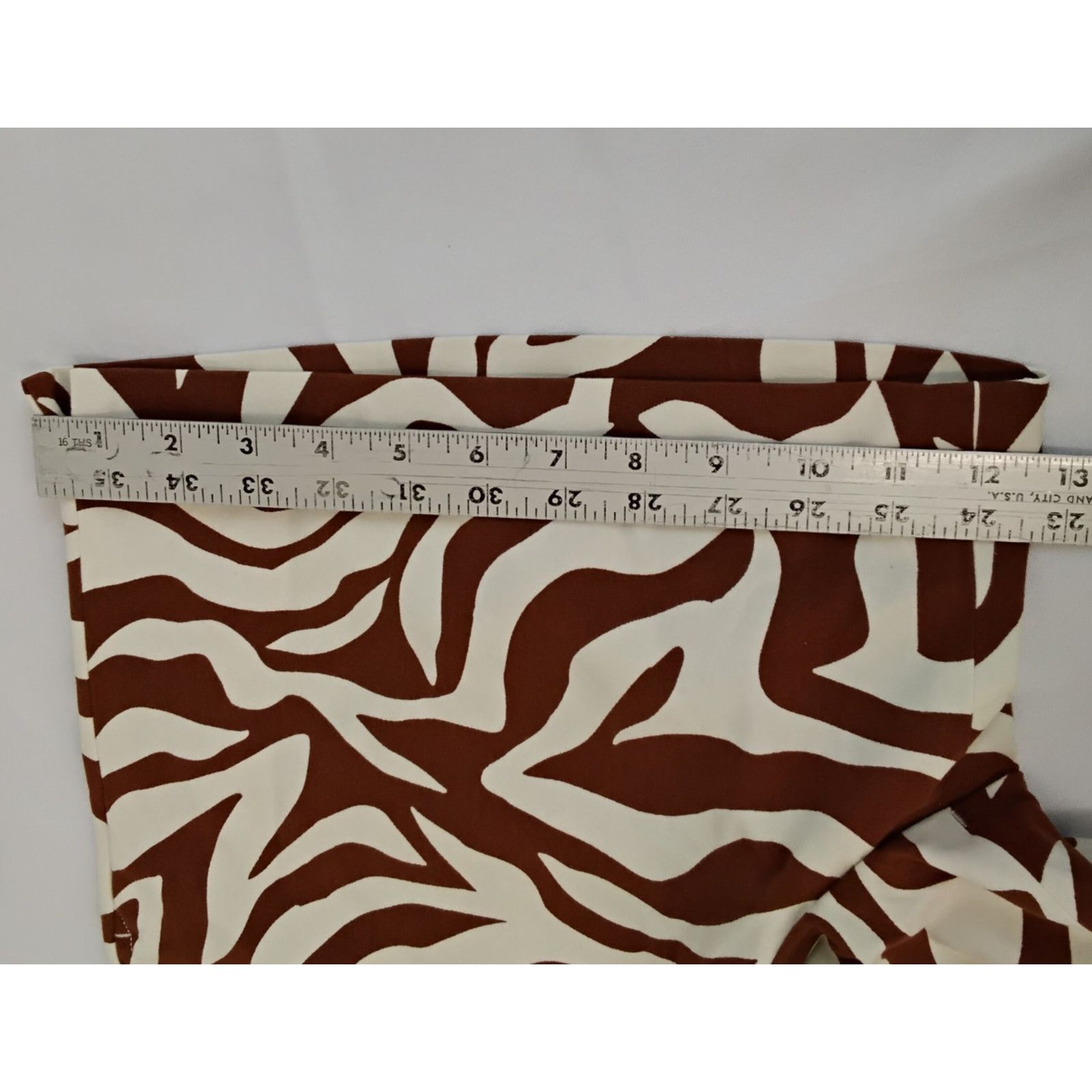 Spanx Spanx Polished 6" Shorts Women's S Brown + White Zebra Print Size 28" / US 6 / IT 42 - 14 Thumbnail