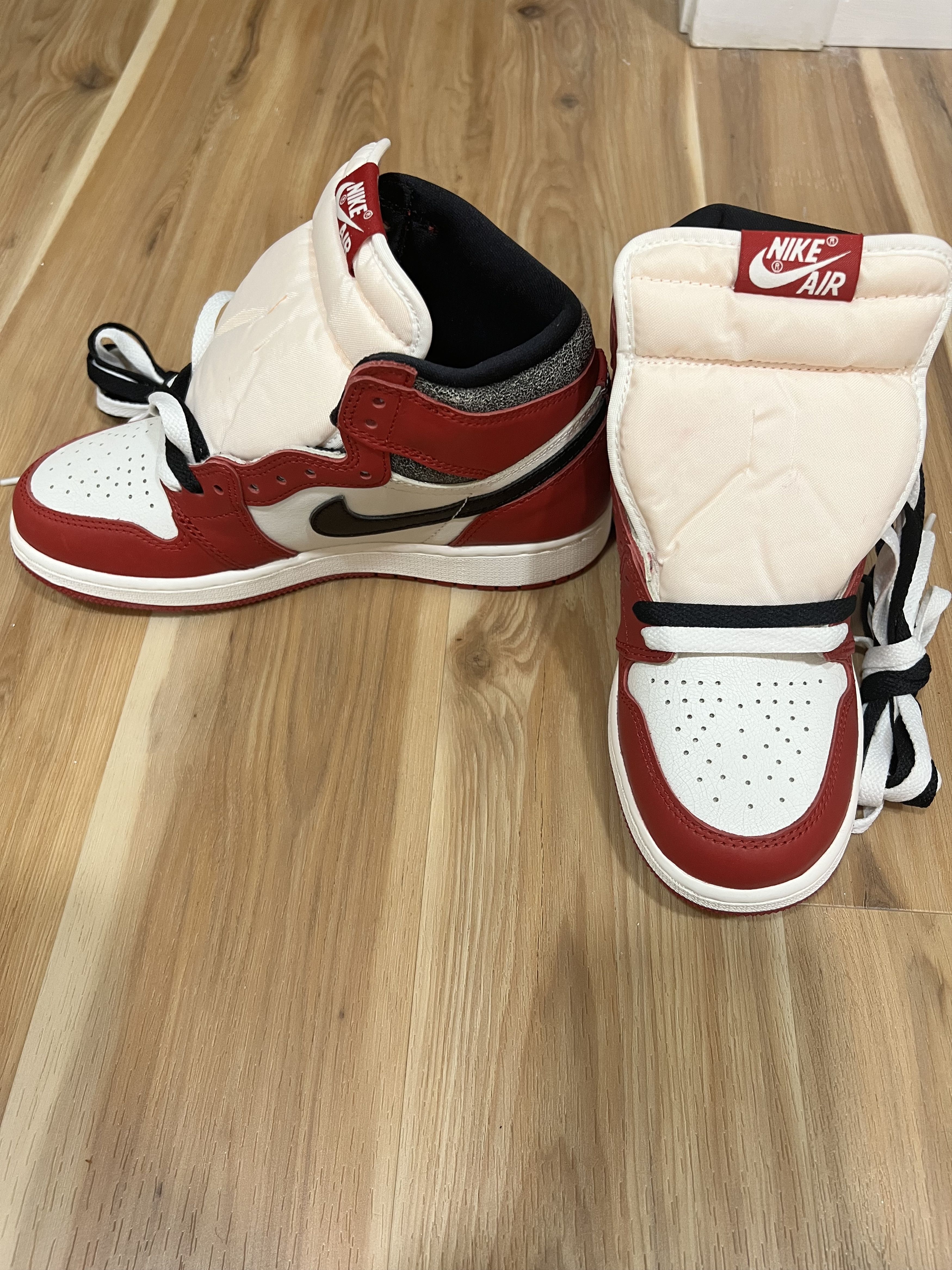 Jordan Brand Air Jordan 1 Retro High Size US 5 / EU 37 - 2 Thumbnail