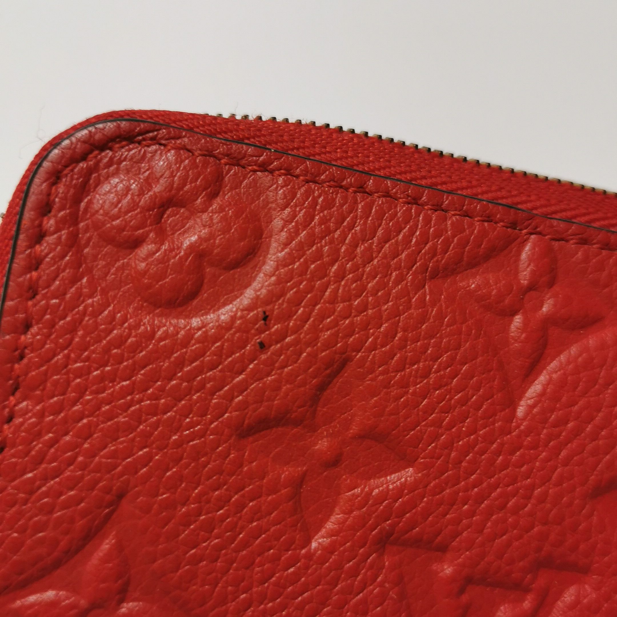 Louis Vuitton Louis Vuitton (LV) Zippy cowhide solid color old flower emb Size ONE SIZE - 7 Thumbnail