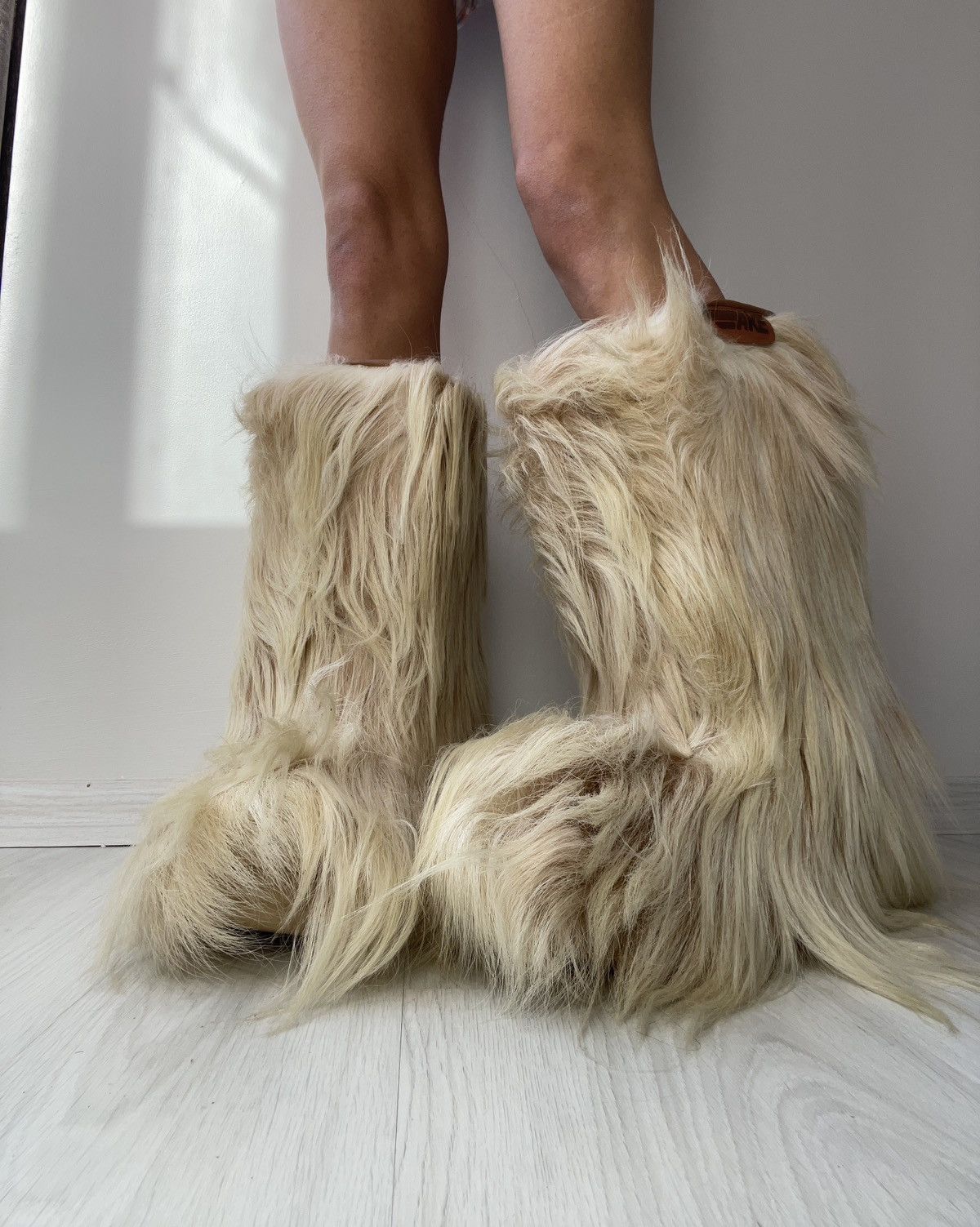 image of Vintage Y2K Yeti Boots in Beige, Women's (Size 10.5)