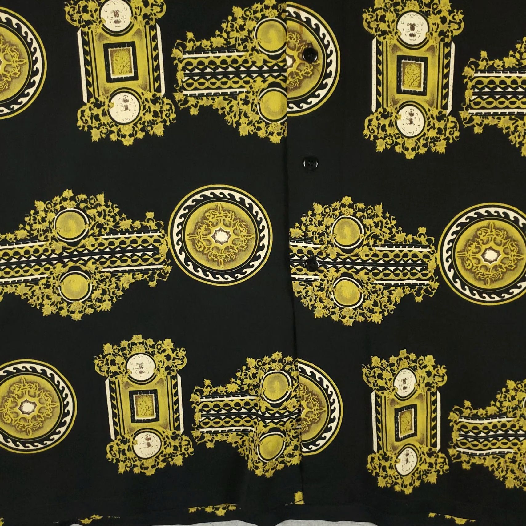 Vintage Monzini Shirt Mens 2X Black Yellow Polyester Vintage Relaxed Fit Button Up Size US XXL / EU 58 / 5 - 3 Thumbnail