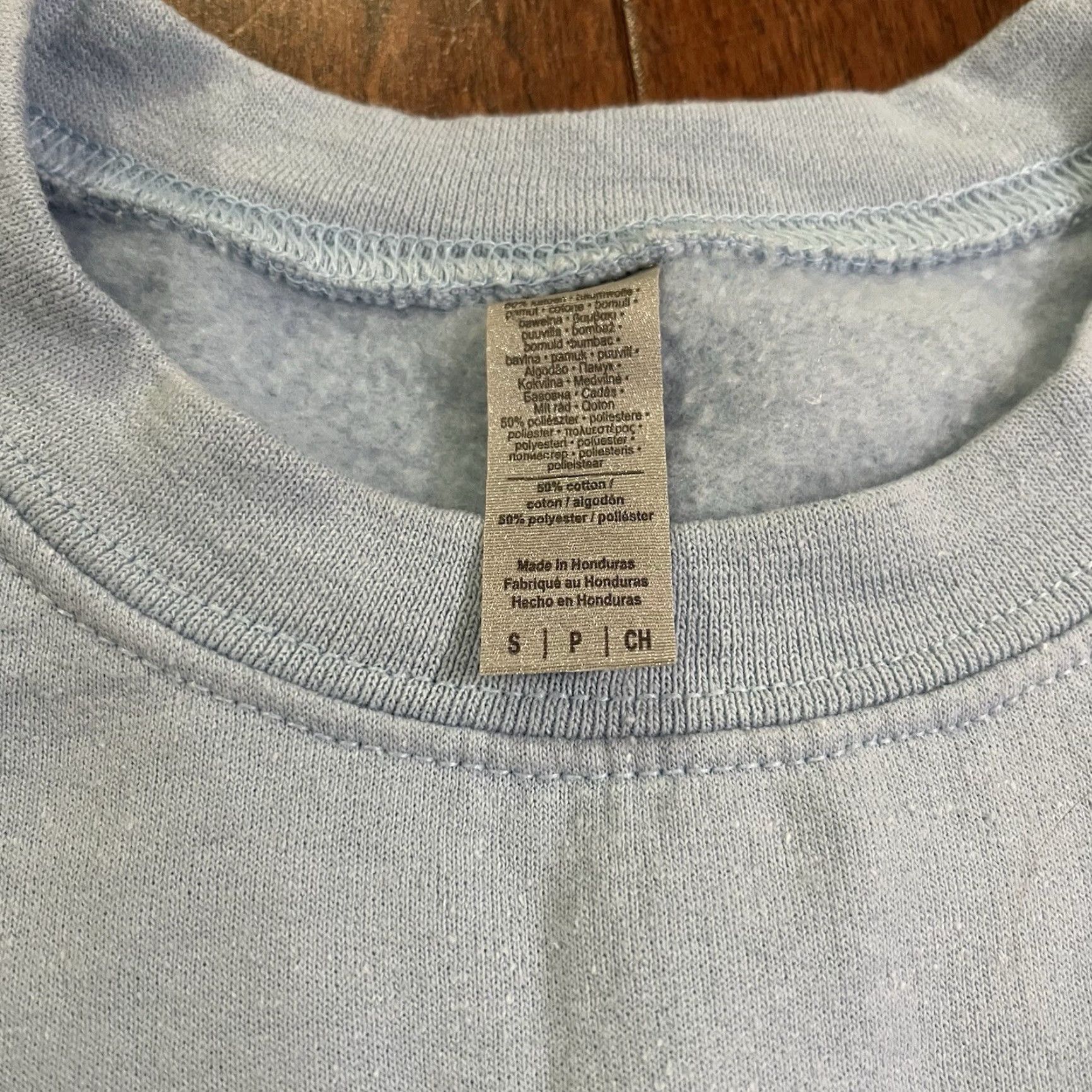 Gildan VINTAGE Gildan Sweatshirt Crewneck Bad Bunny Worlds Hottest Tour Small Light Blue Mens Pullover Long Sleeve Cotton Polyester Knit Embroidered Logo Size US S / EU 44-46 / 1 - 3 Thumbnail