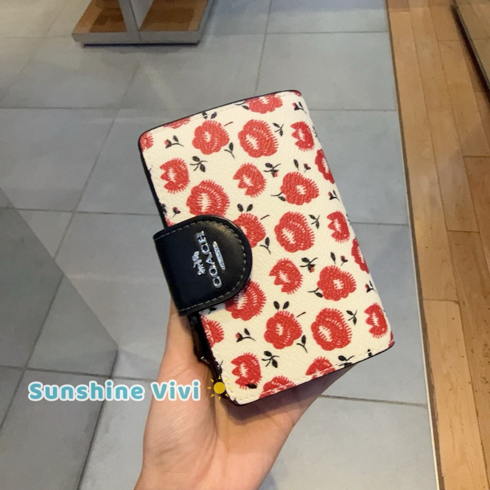 Coach NWT Coach Medium Corner Zip Wallet CBO38 Chalk Red Floral Size ONE SIZE - 6 Thumbnail