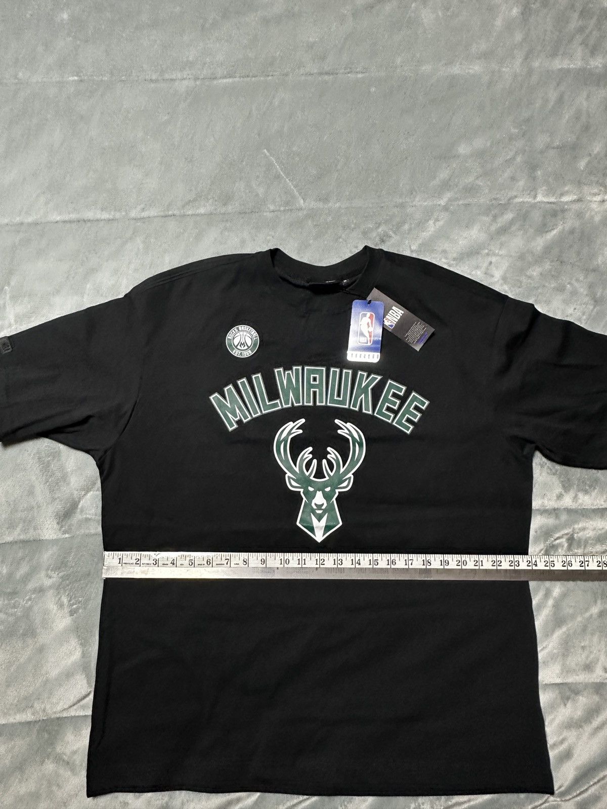 NBA New Milwaukee Bucks NBA Team Nike T-Shirt Size XL MEN Size US XL / EU 56 / 4 - 3 Thumbnail