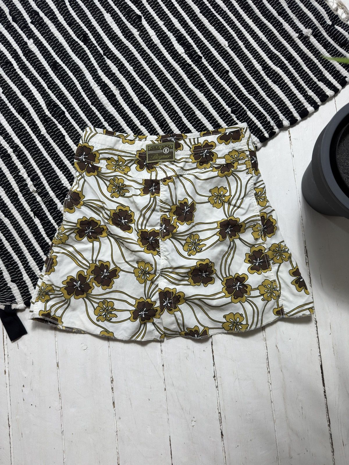 Bogner VINTAGE BOGNER PLEATED FLOWERS PRINTED MINI SKIRT Size 28" / US 6 / IT 42 - 5 Thumbnail