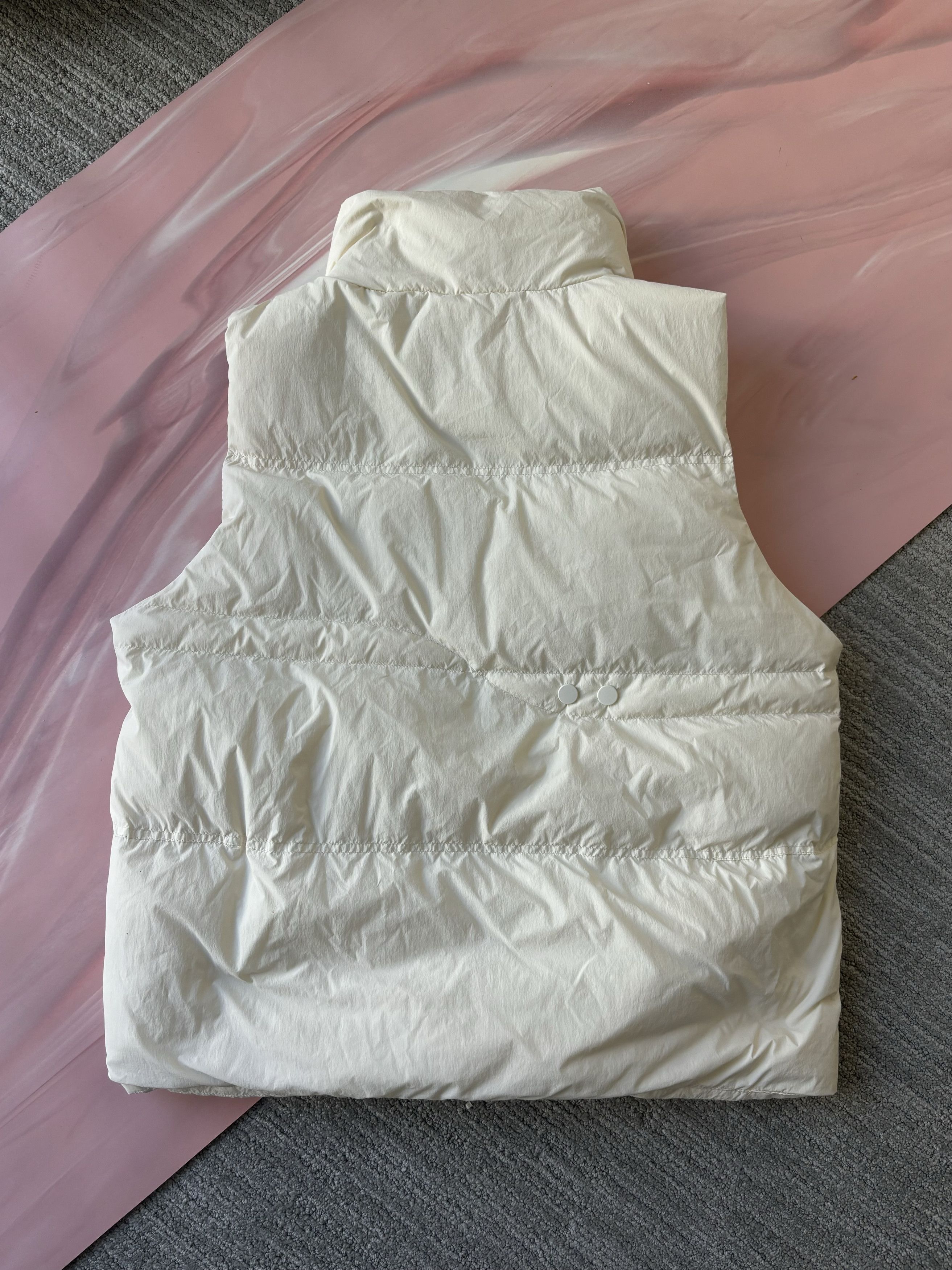 Designer Designer Brand Unisex White Puffer Vest Size US S / EU 44-46 / 1 - 2 Thumbnail