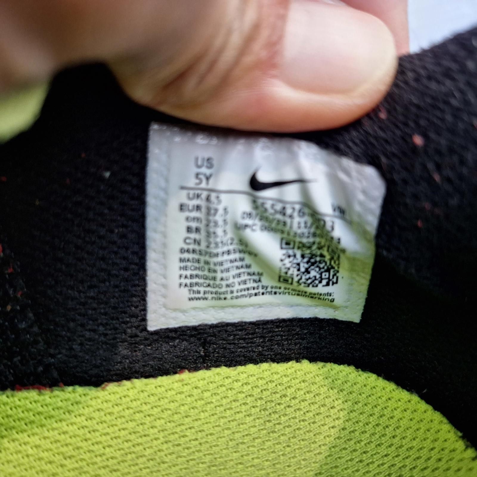 Nike NIKE Air Max 2013 GS 'Black Volt' Sneaker size 5Y, Wom7 Men5 Size US 5 / EU 37 - 8 Thumbnail