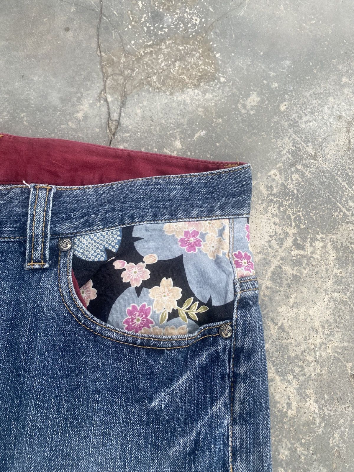 Karakuri Tamashii Vintage JAPAN KOI Distressed Jeans Size US 33 - 6 Thumbnail